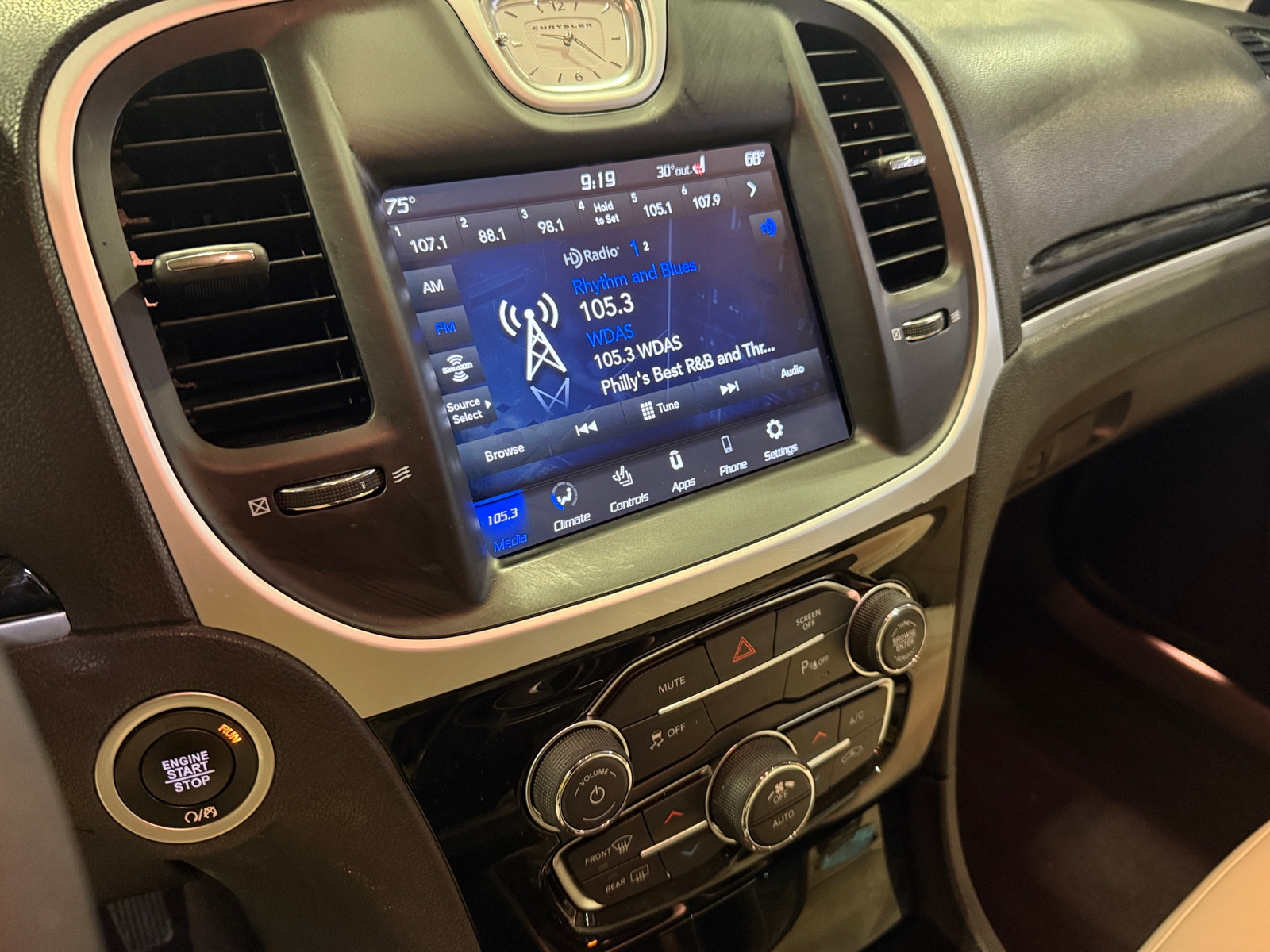 Thumbnail: 2023 Chrysler 300 - 3