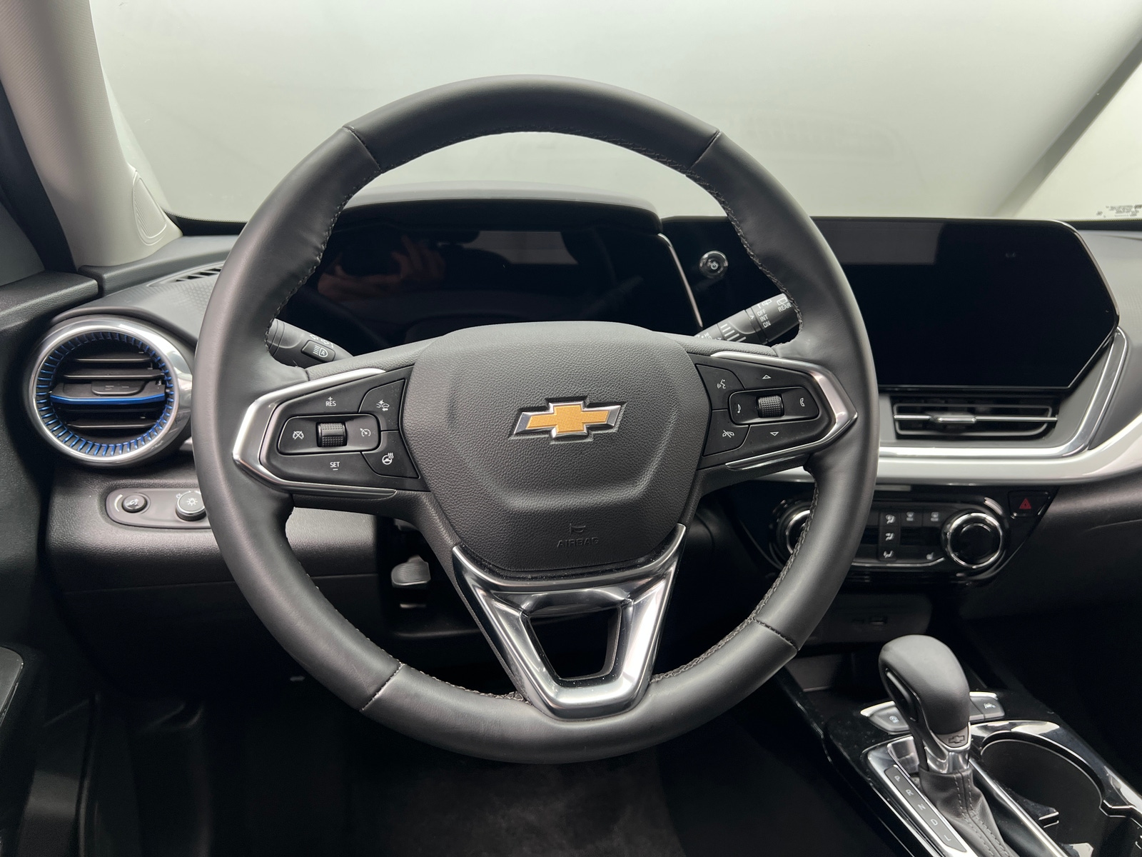 Thumbnail: 2025 Chevrolet Trax - 5