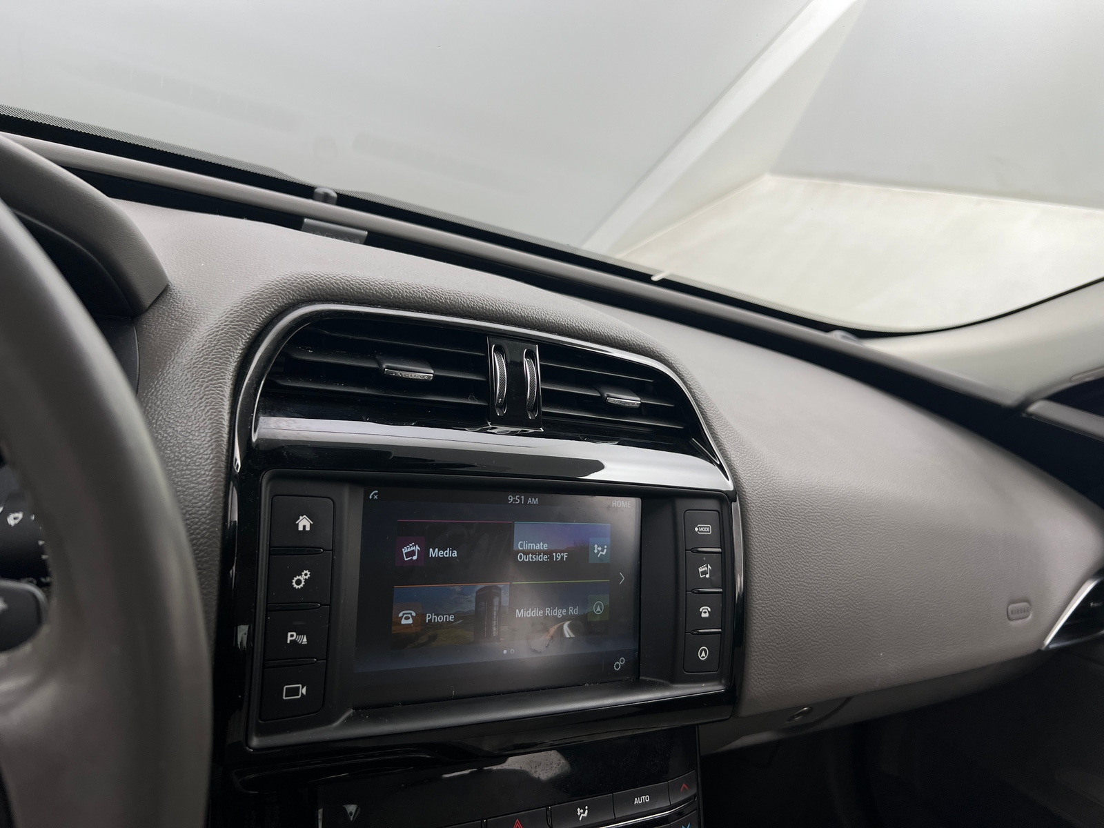 Thumbnail: 2017 Jaguar XE - 3