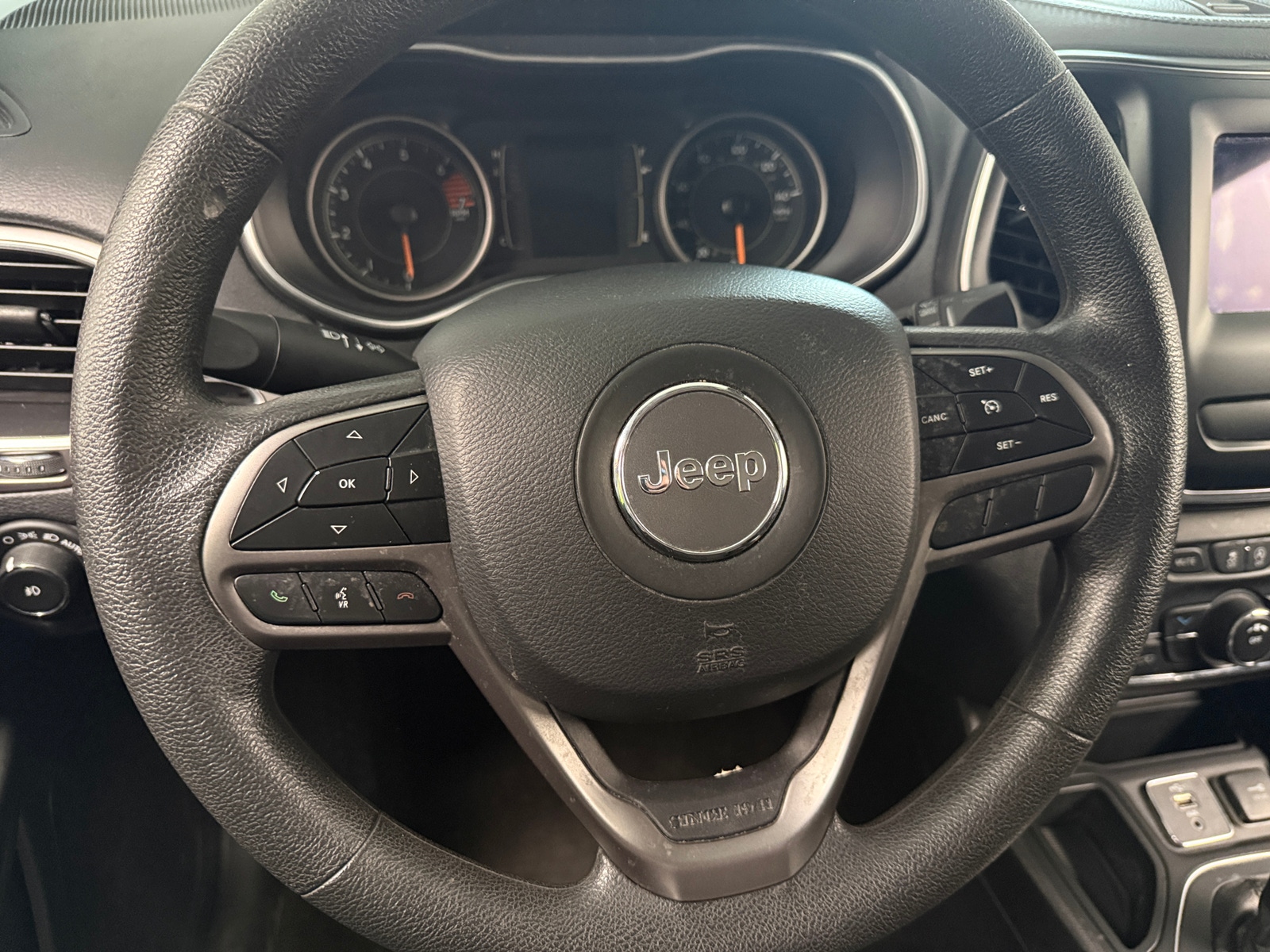 Thumbnail: 2019 Jeep Cherokee - 5