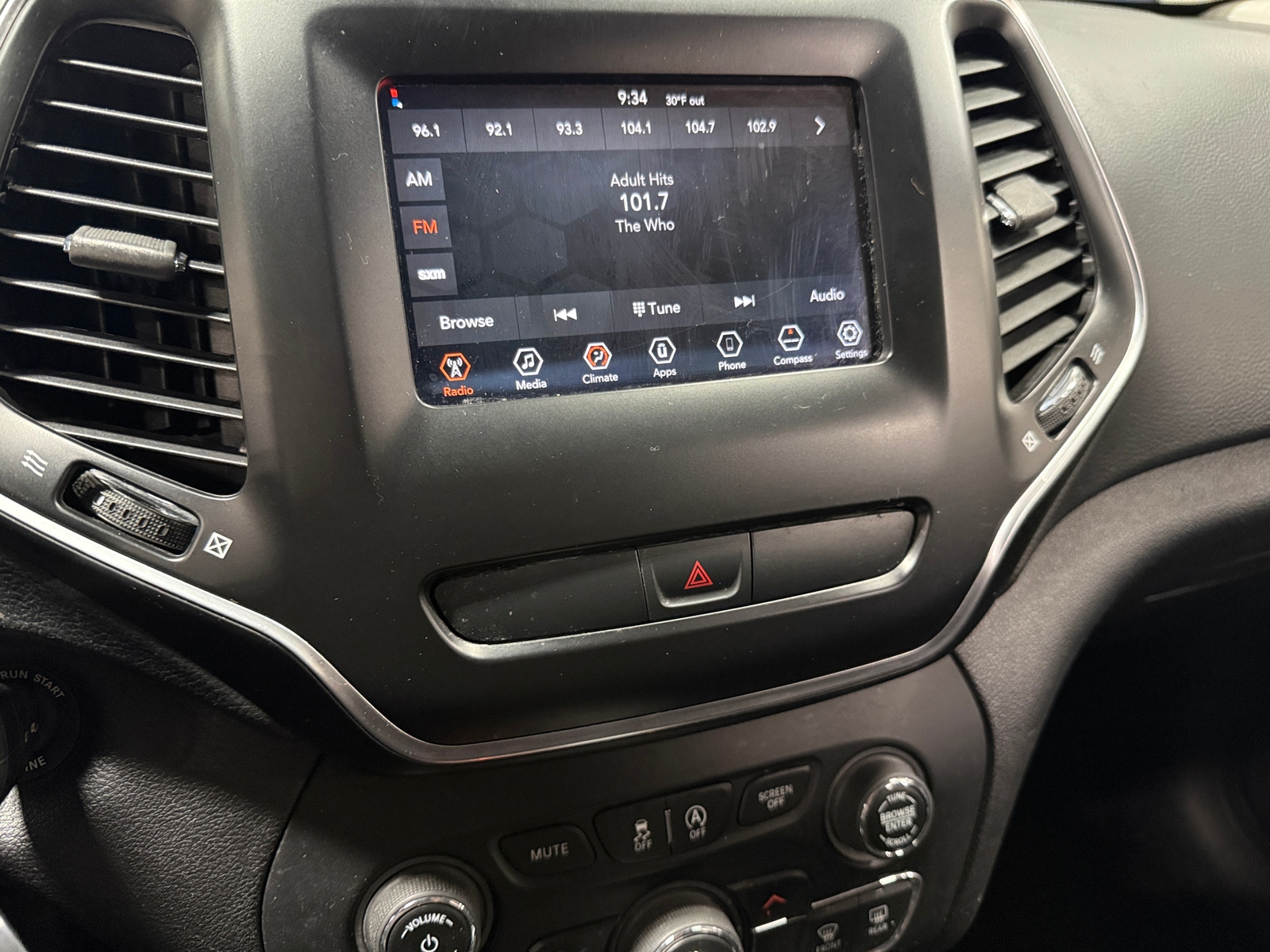 Thumbnail: 2019 Jeep Cherokee - 4