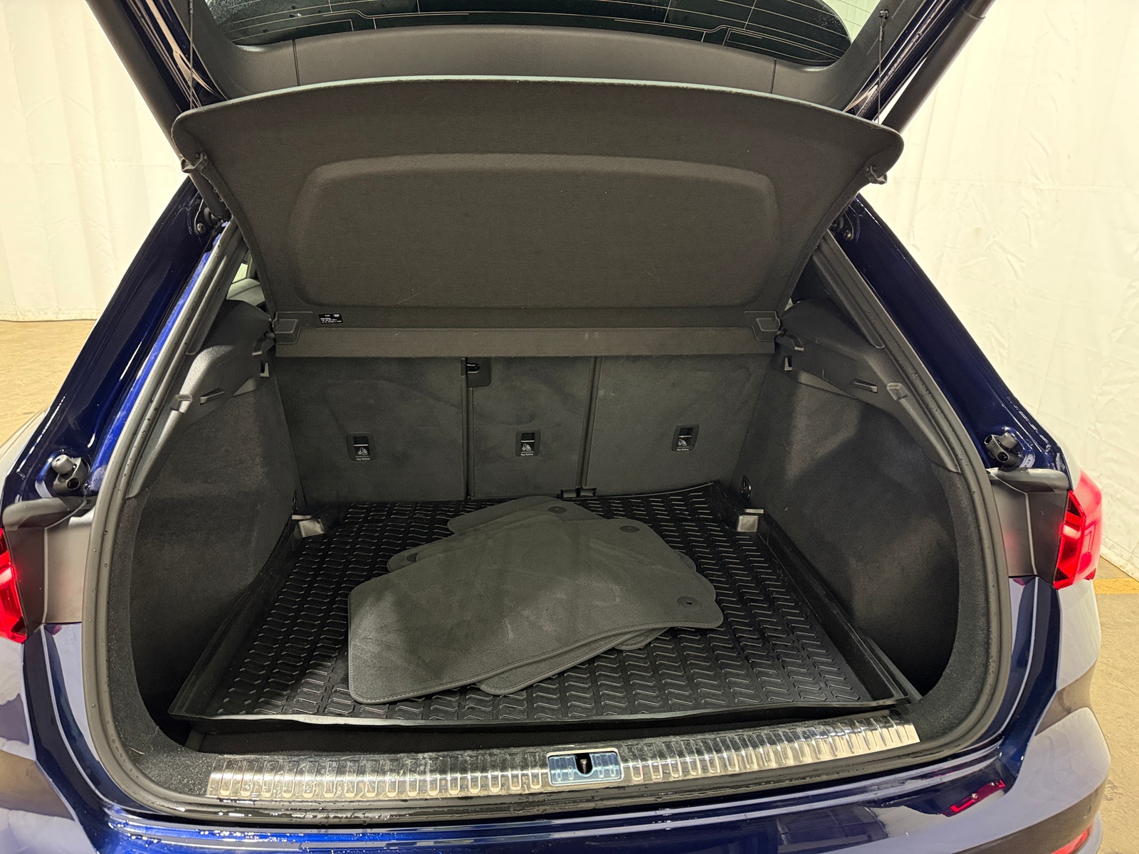 Thumbnail: 2022 Audi Q3 - 6