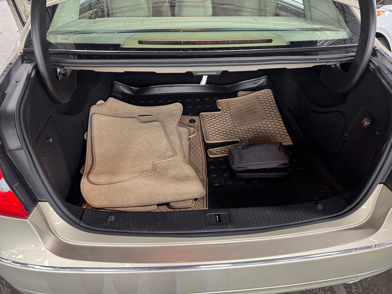 Thumbnail: 2010 Mercedes-Benz E-Class - 6