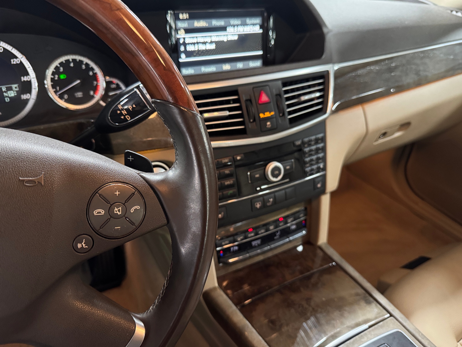 Thumbnail: 2010 Mercedes-Benz E-Class - 3