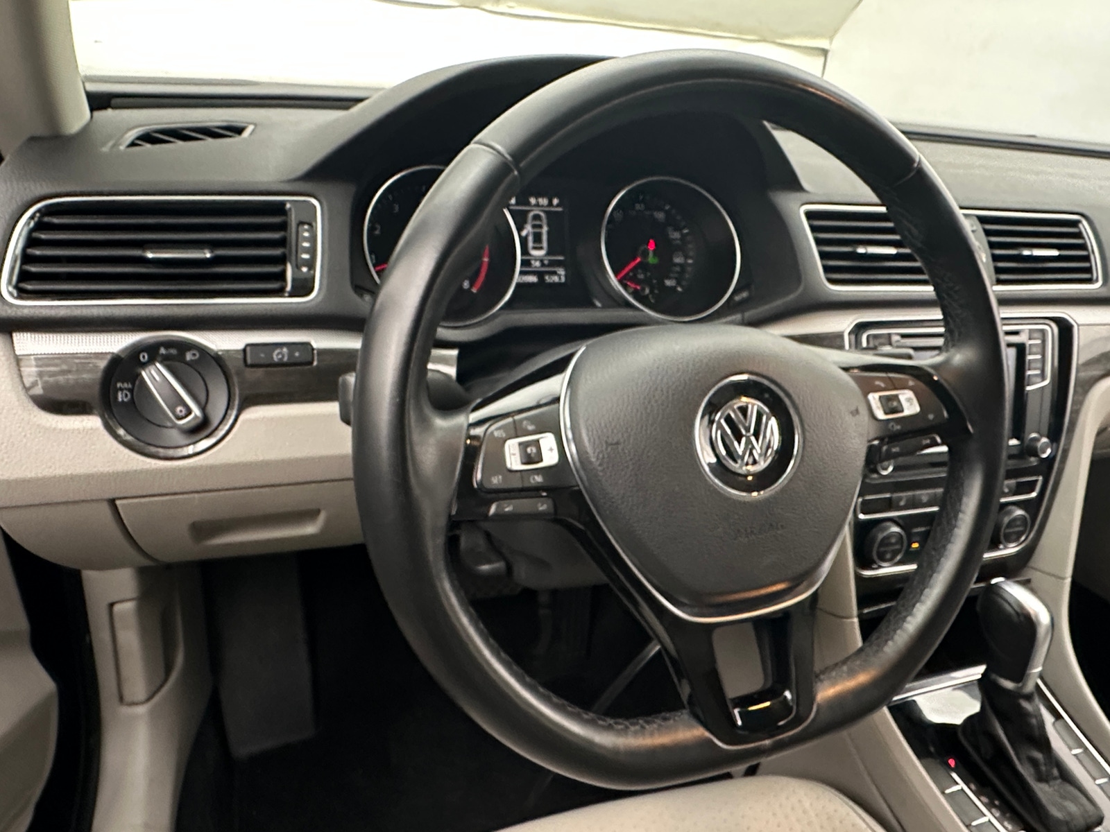 Thumbnail: 2016 Volkswagen Passat - 4