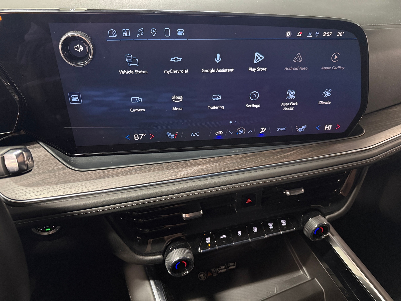 Thumbnail: 2025 Chevrolet Suburban - 3