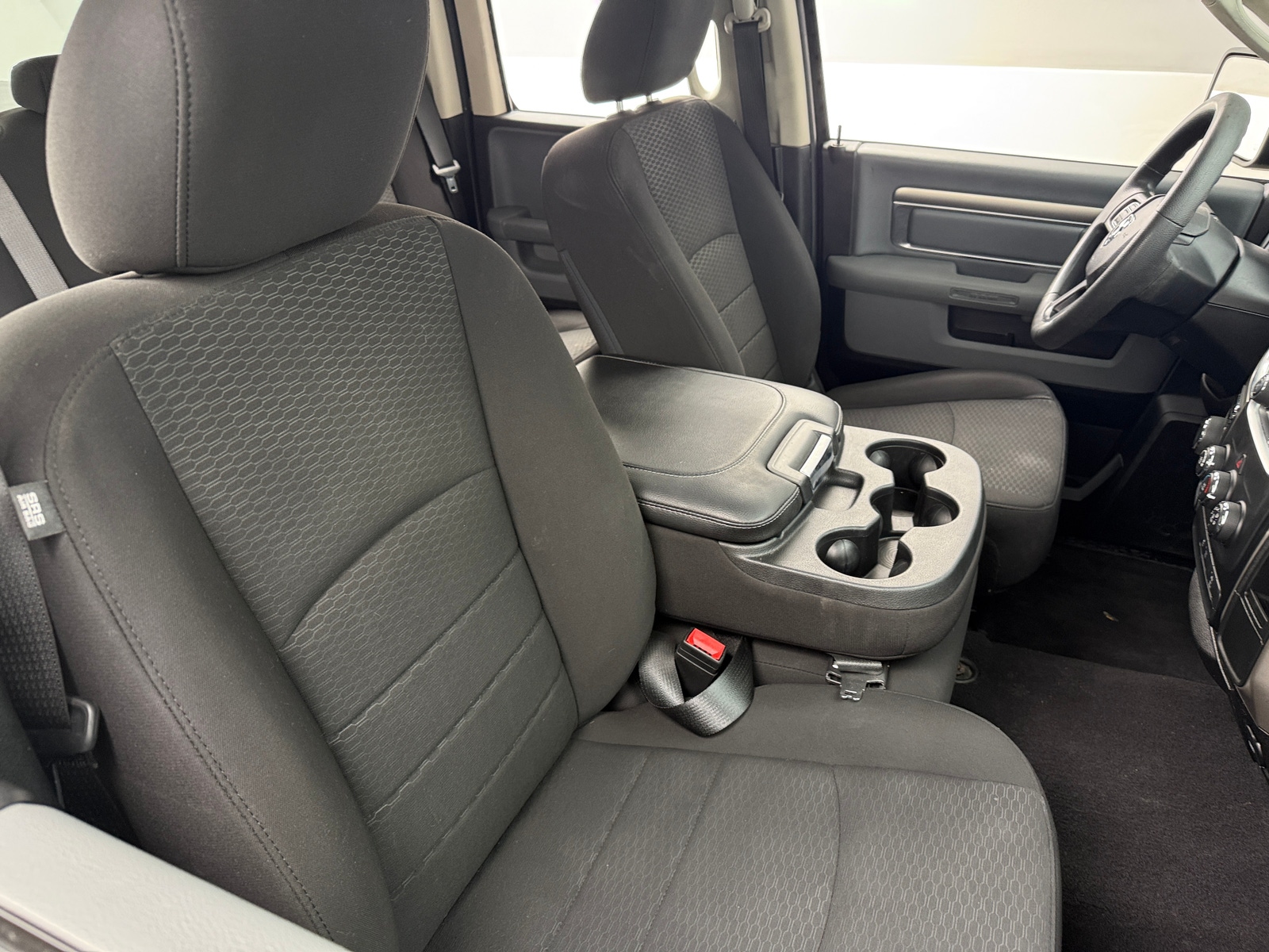 Thumbnail: 2020 RAM 1500 Classic - 2