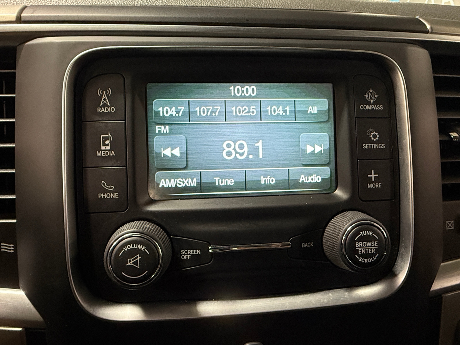 Thumbnail: 2020 RAM 1500 Classic - 4