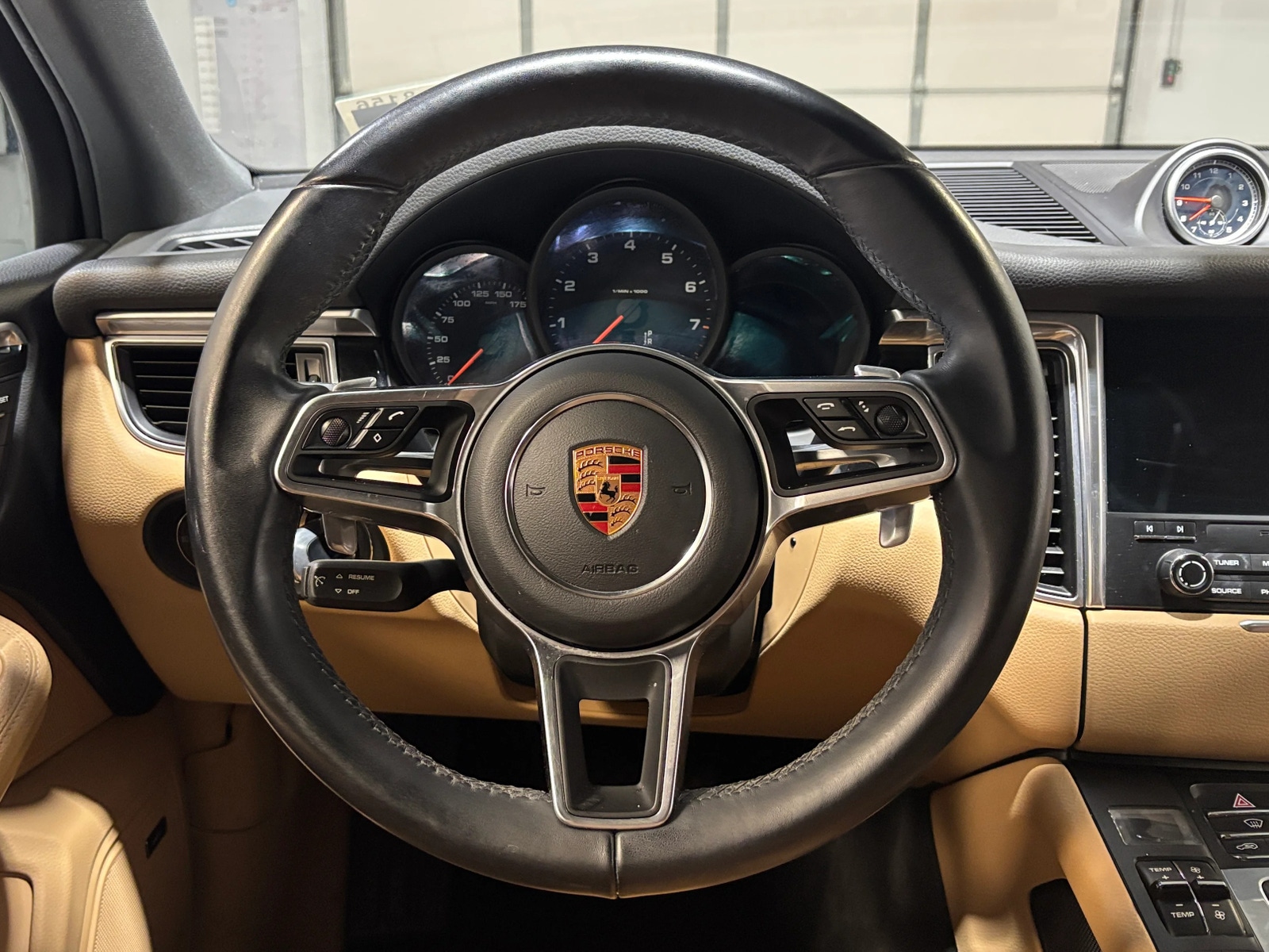 Thumbnail: 2017 Porsche Macan - 4