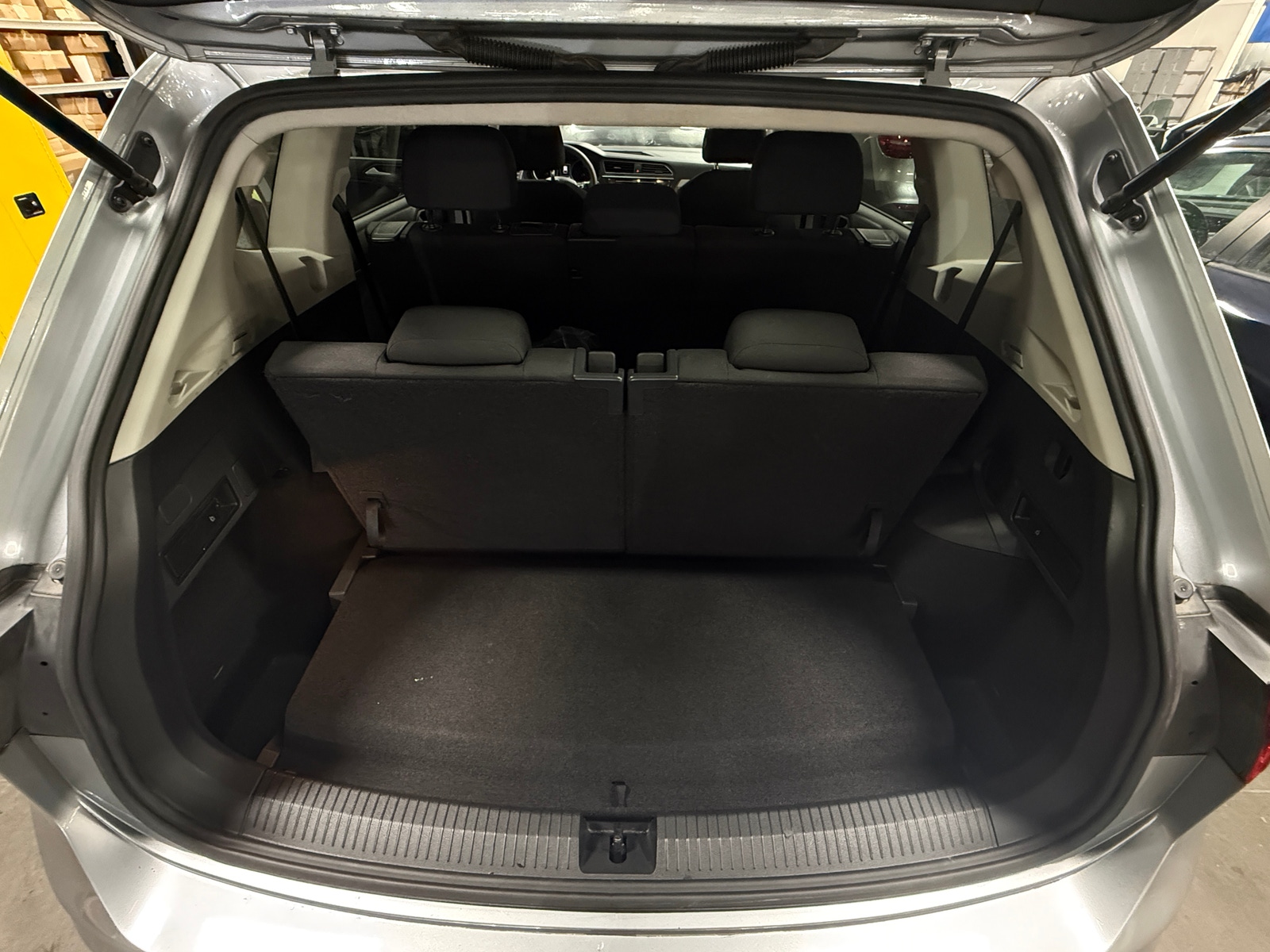 Thumbnail: 2021 Volkswagen Tiguan - 7