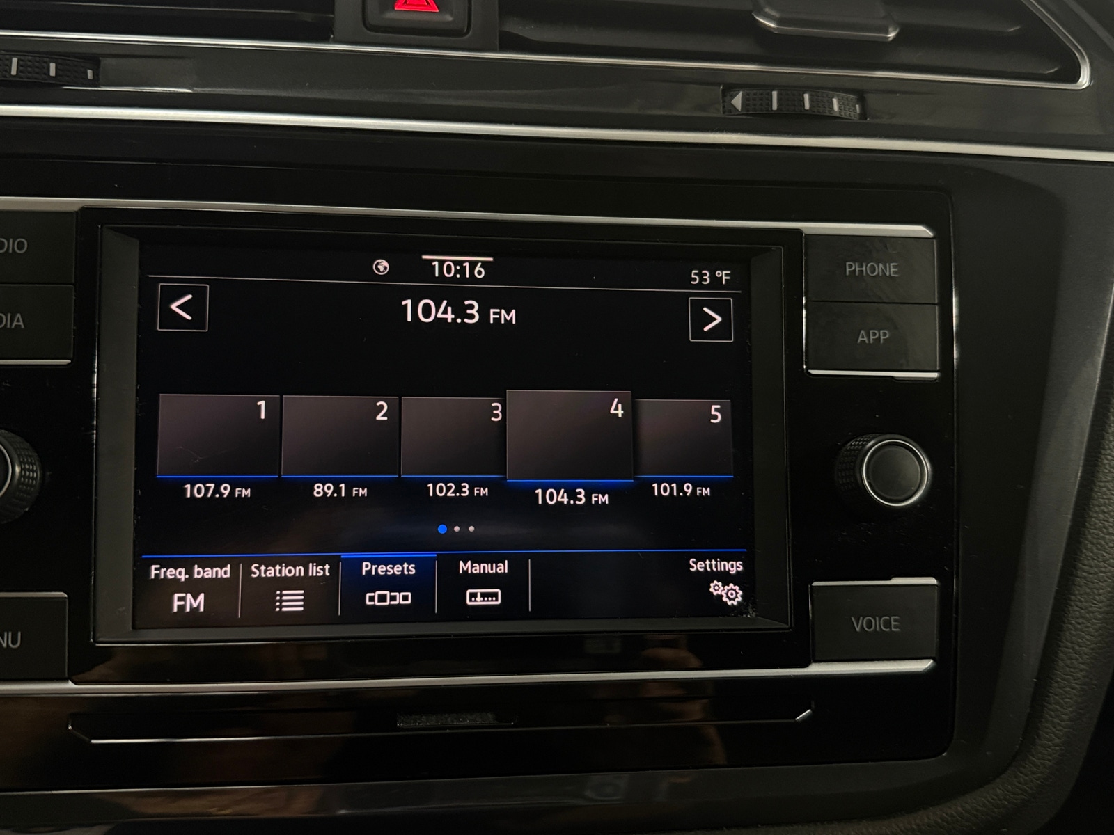 Thumbnail: 2021 Volkswagen Tiguan - 4