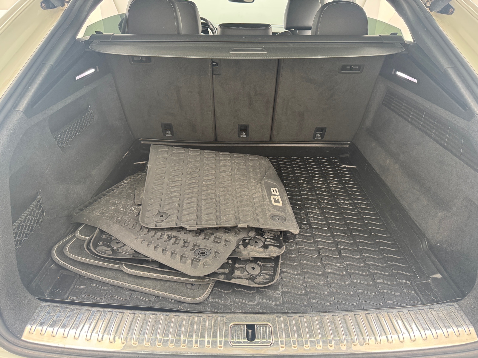 Thumbnail: 2019 Audi Q8 - 6