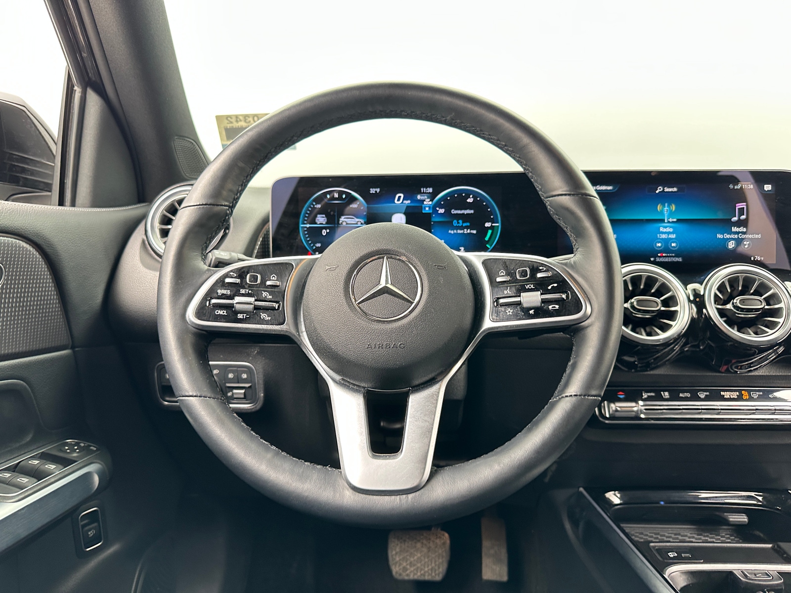 Thumbnail: 2023 Mercedes-Benz GLB - 4