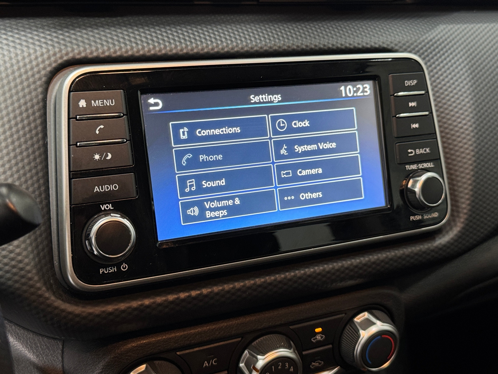 Thumbnail: 2023 Nissan Kicks - 4