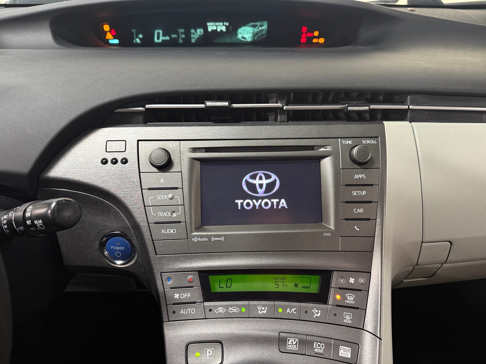 Thumbnail: 2015 Toyota Prius - 4