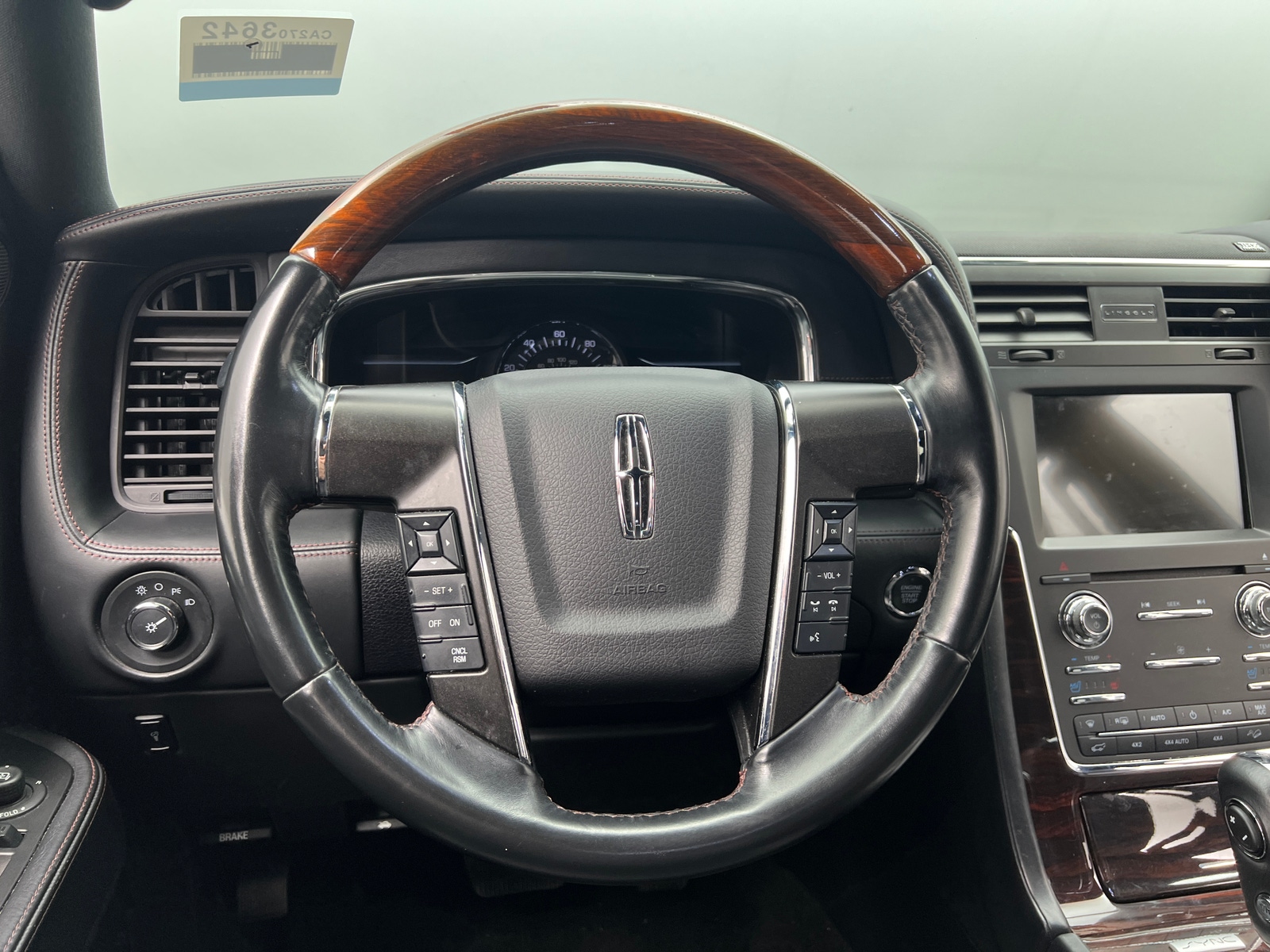 Thumbnail: 2017 Lincoln Navigator L - 4