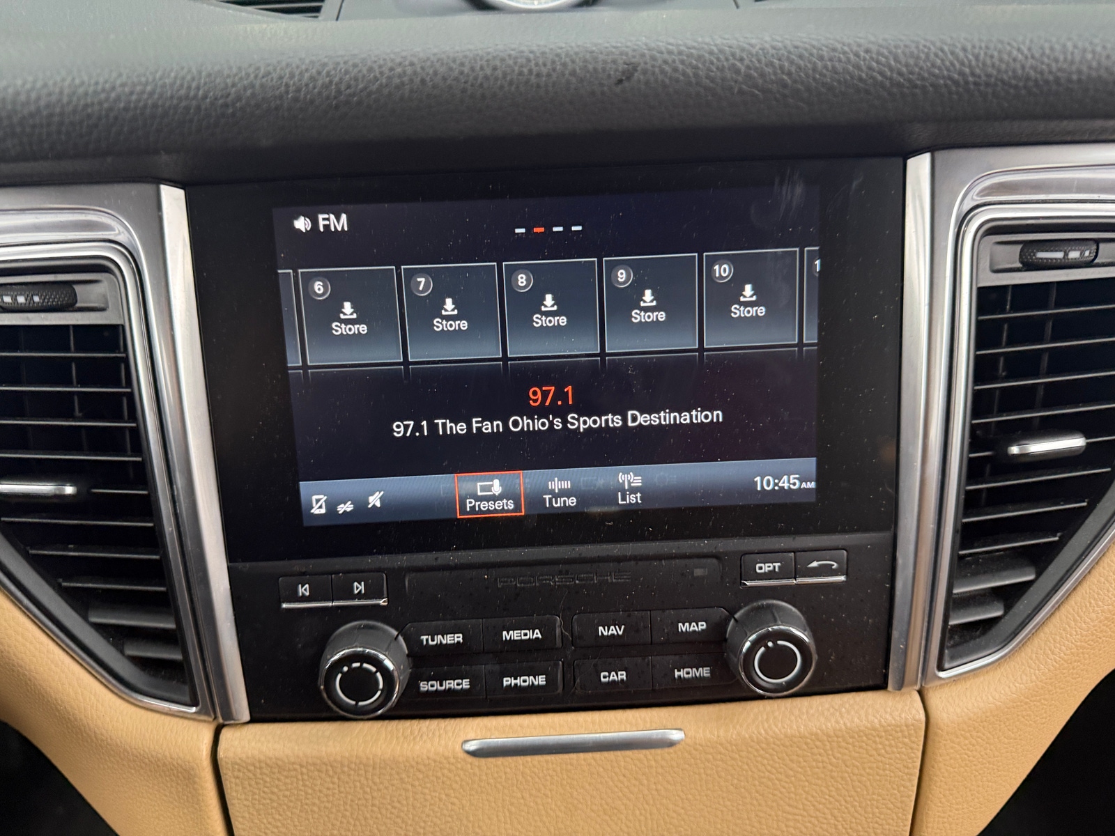 Thumbnail: 2017 Porsche Macan - 3