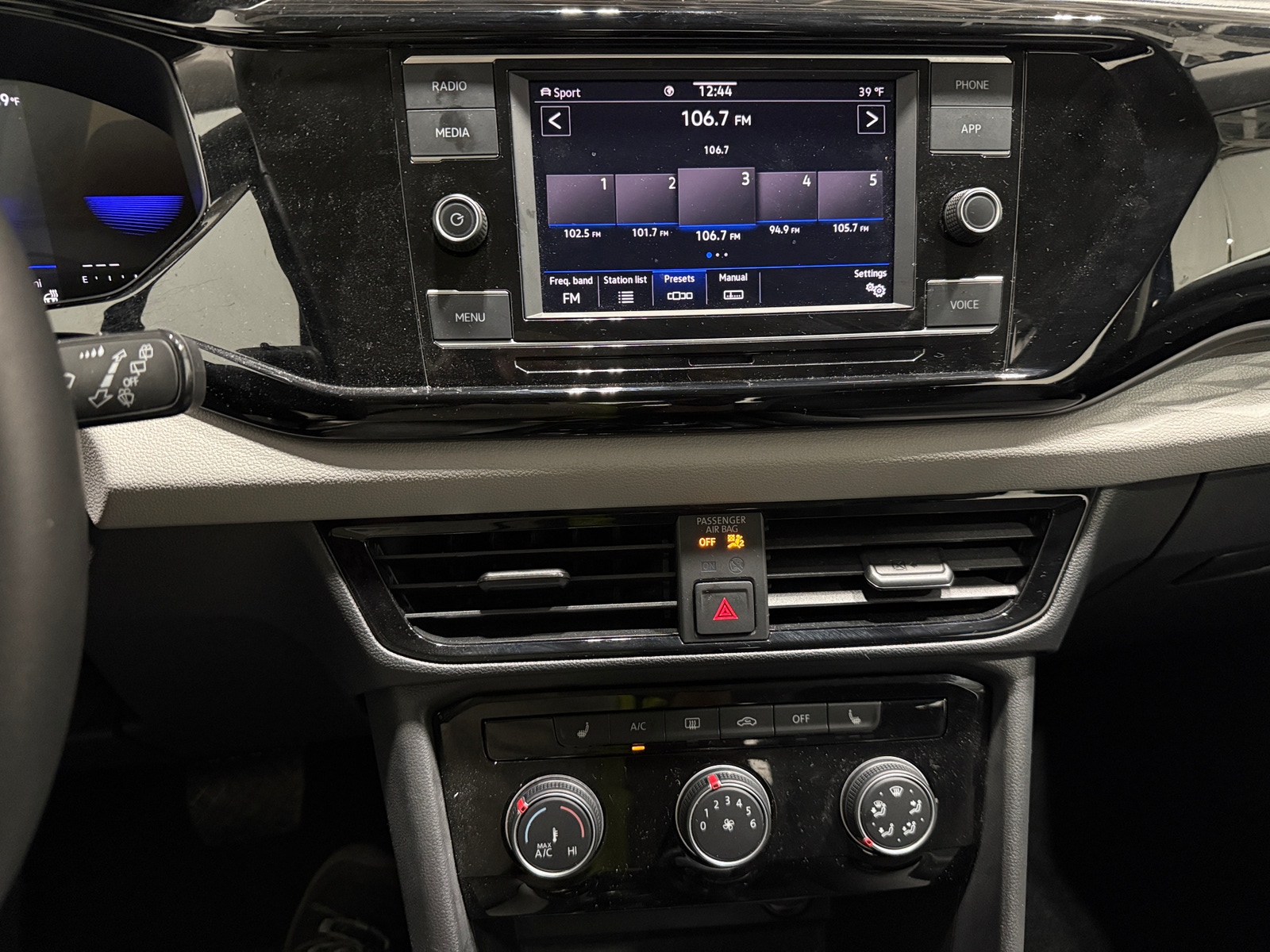 Thumbnail: 2024 Volkswagen Taos - 4