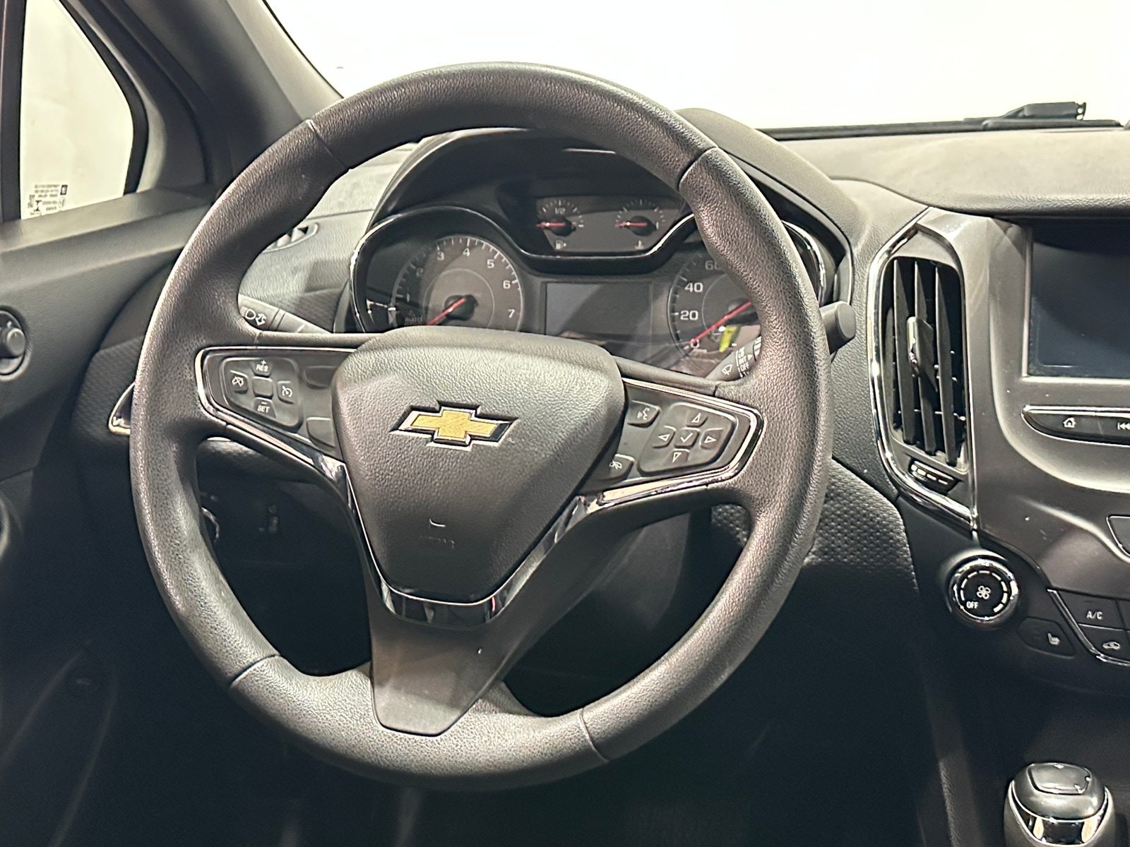 Thumbnail: 2017 Chevrolet Cruze - 5