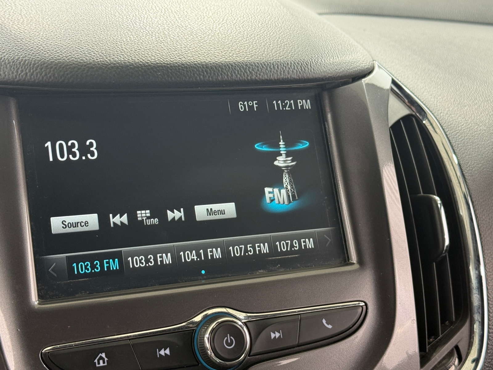 Thumbnail: 2017 Chevrolet Cruze - 4