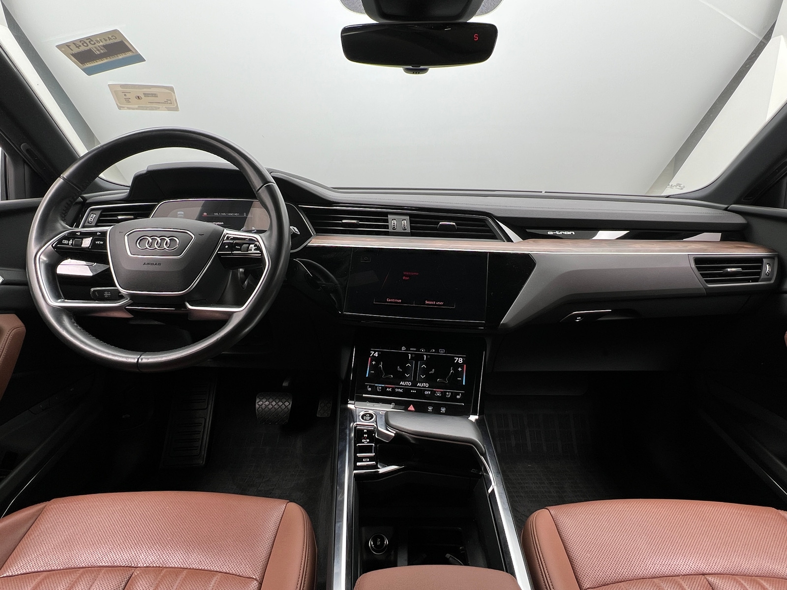 Thumbnail: 2021 Audi e-tron - 2