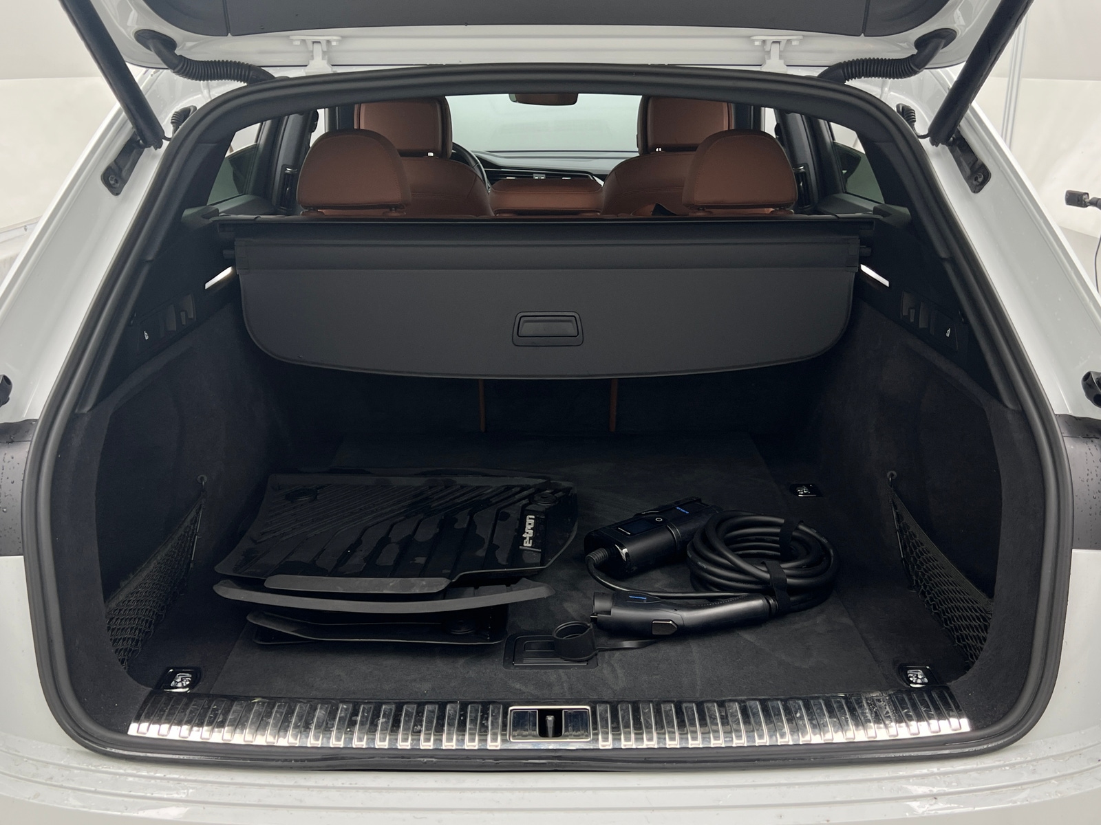 Thumbnail: 2021 Audi e-tron - 6