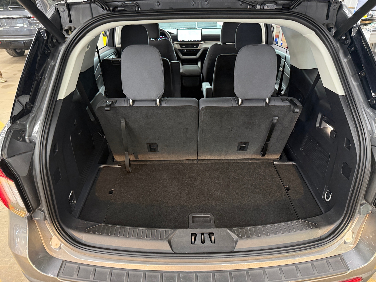 Thumbnail: 2025 Ford Explorer - 7