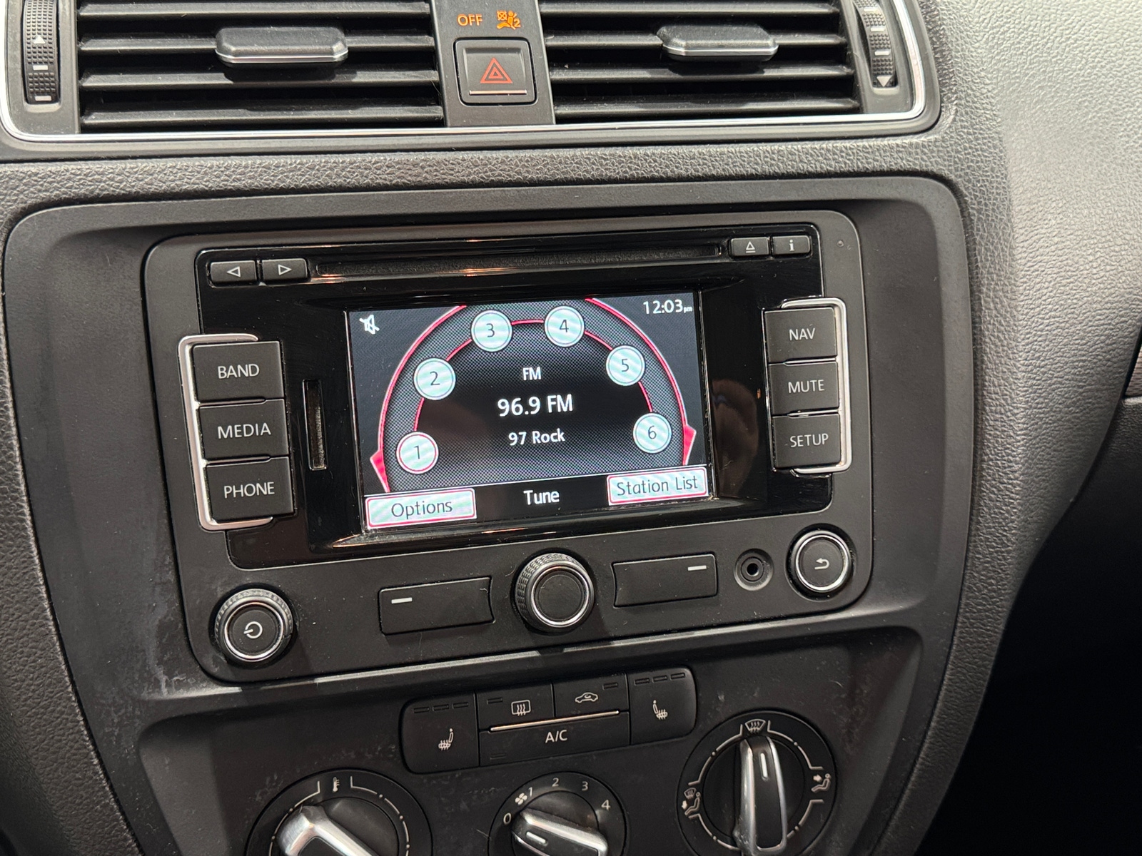 Thumbnail: 2015 Volkswagen Jetta - 4