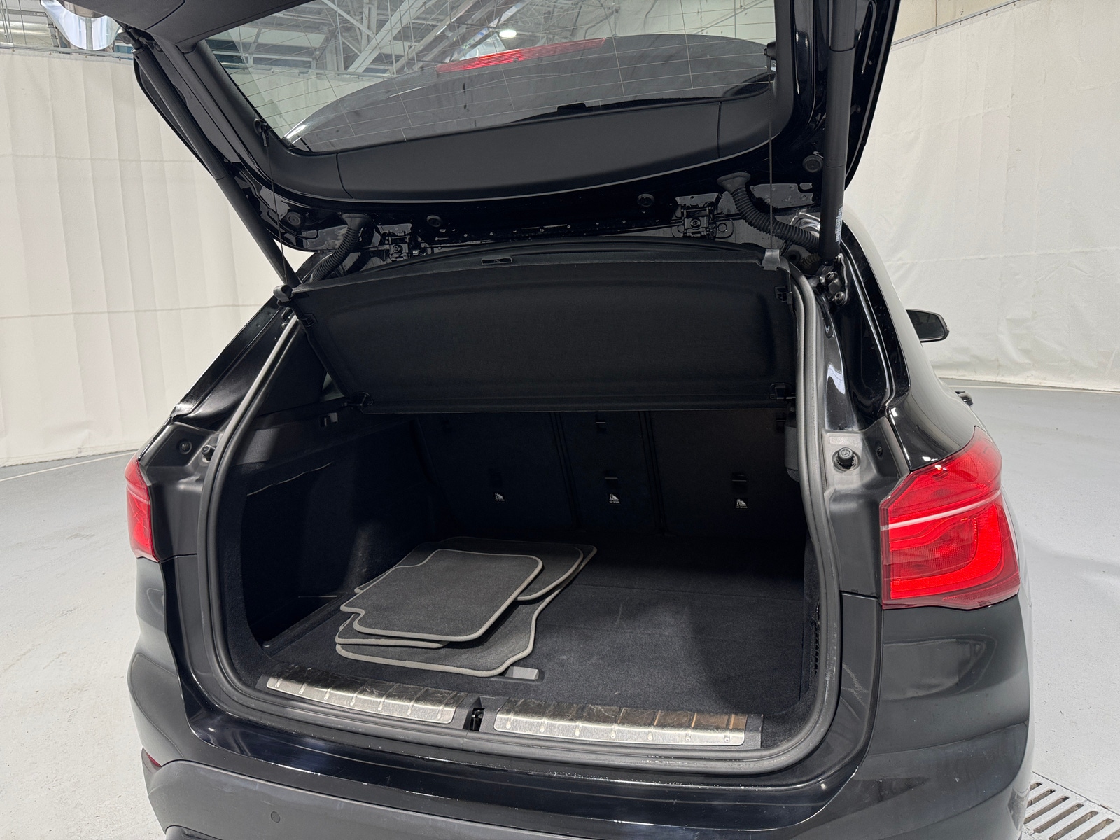 Thumbnail: 2022 BMW X1 - 6