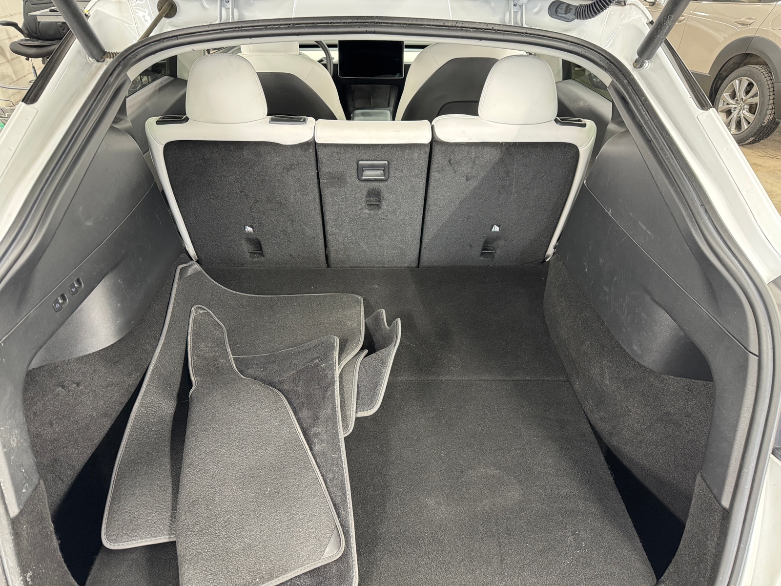 Thumbnail: 2022 Tesla Model Y - 6