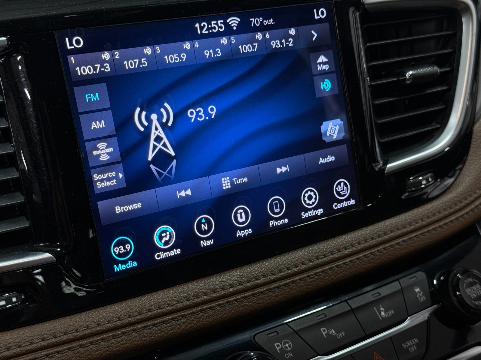 Thumbnail: 2020 Chrysler Pacifica - 3