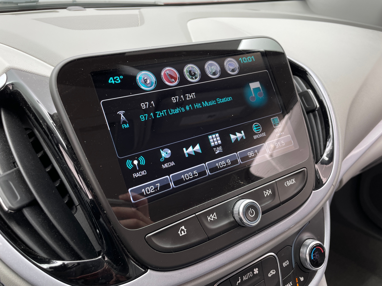 Thumbnail: 2017 Chevrolet Volt - 4