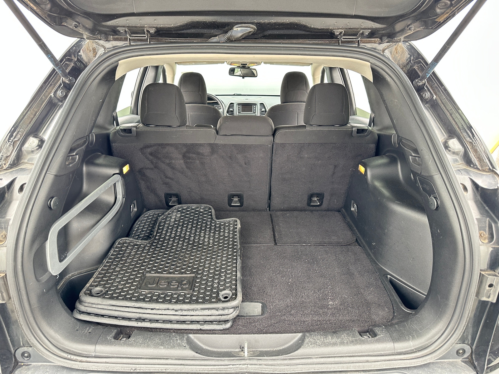 Thumbnail: 2015 Jeep Cherokee - 7