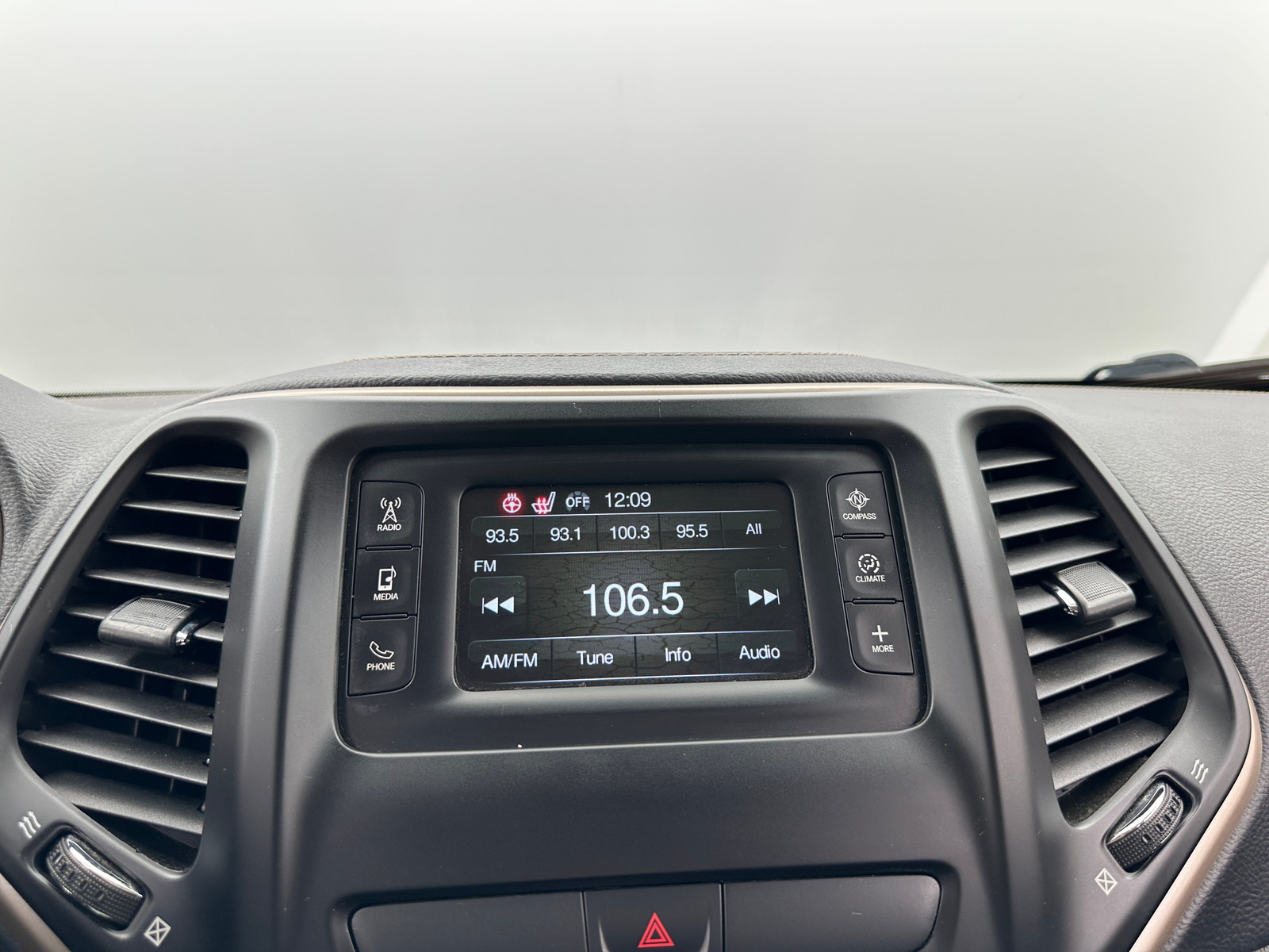 Thumbnail: 2015 Jeep Cherokee - 4