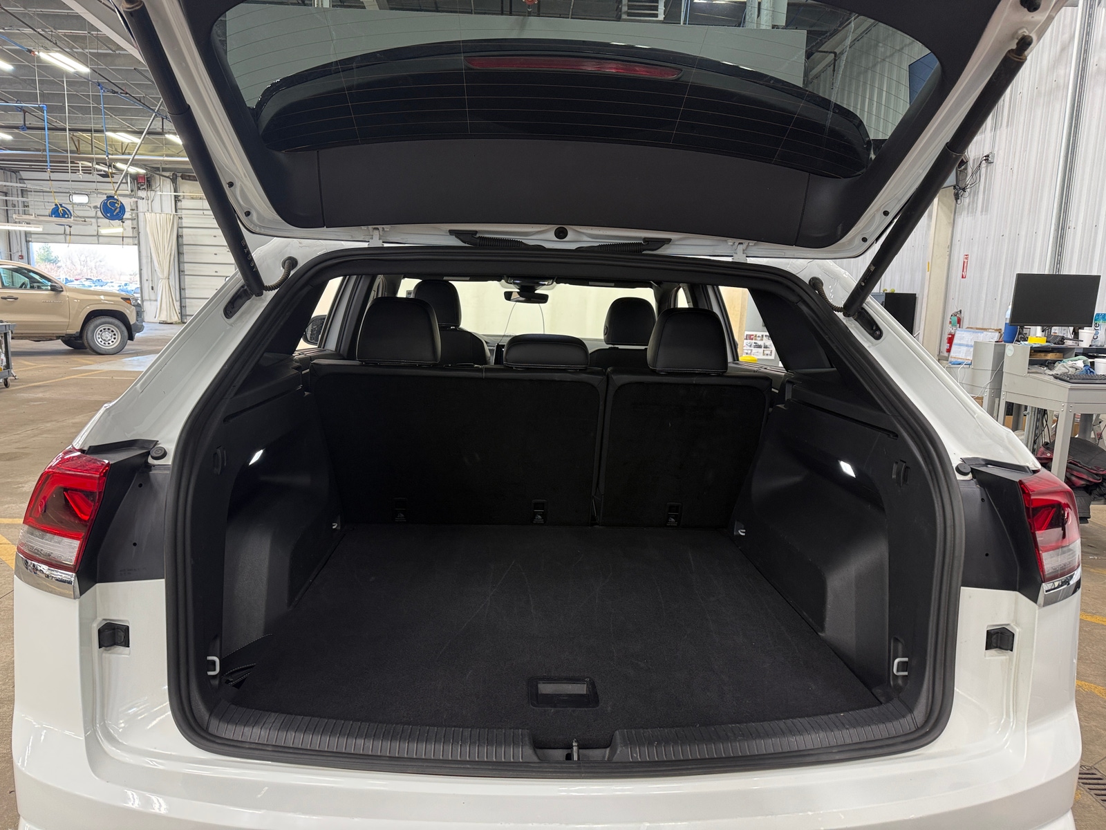 Thumbnail: 2025 Volkswagen Atlas - 6