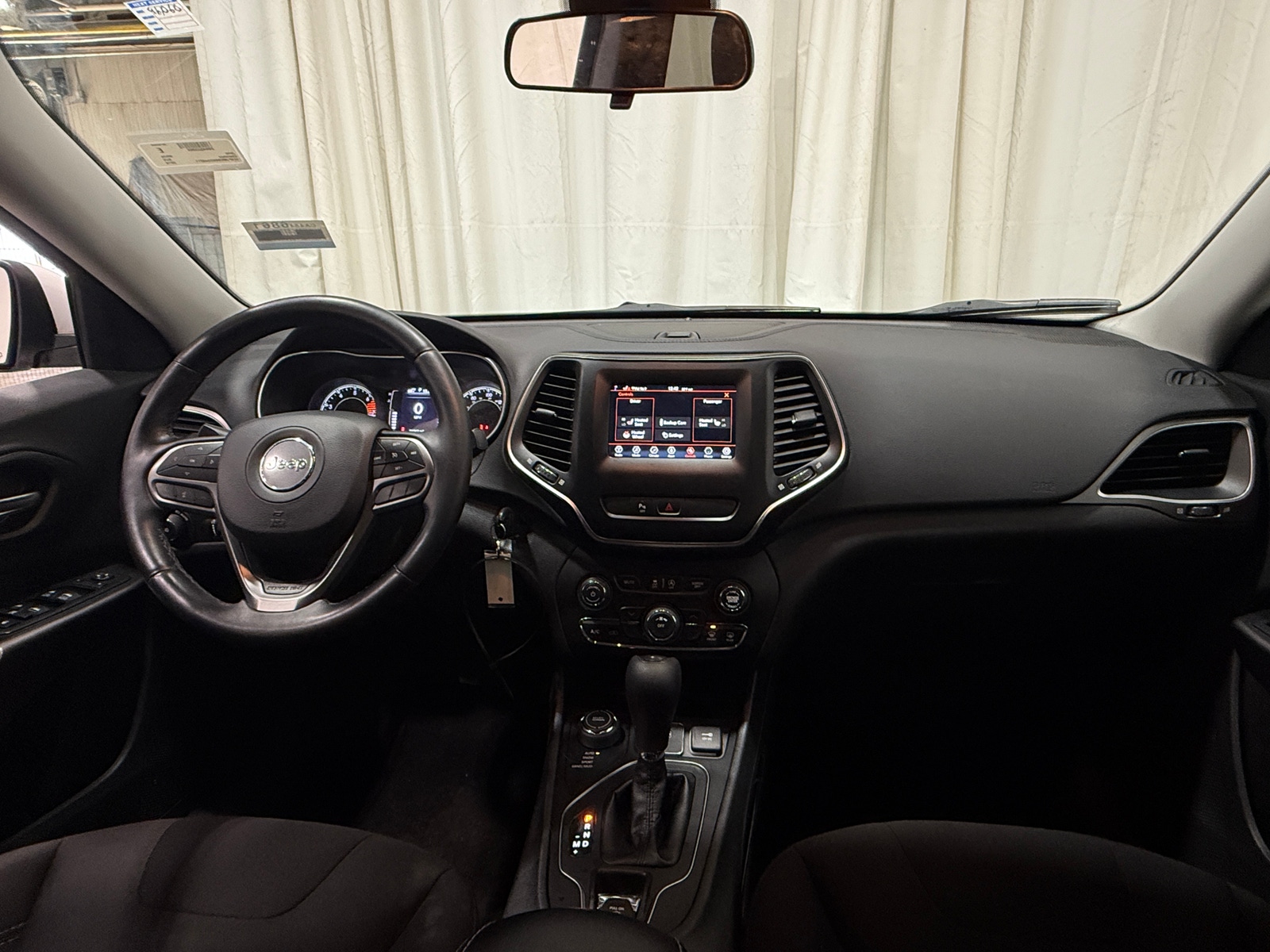 Thumbnail: 2019 Jeep Cherokee - 3