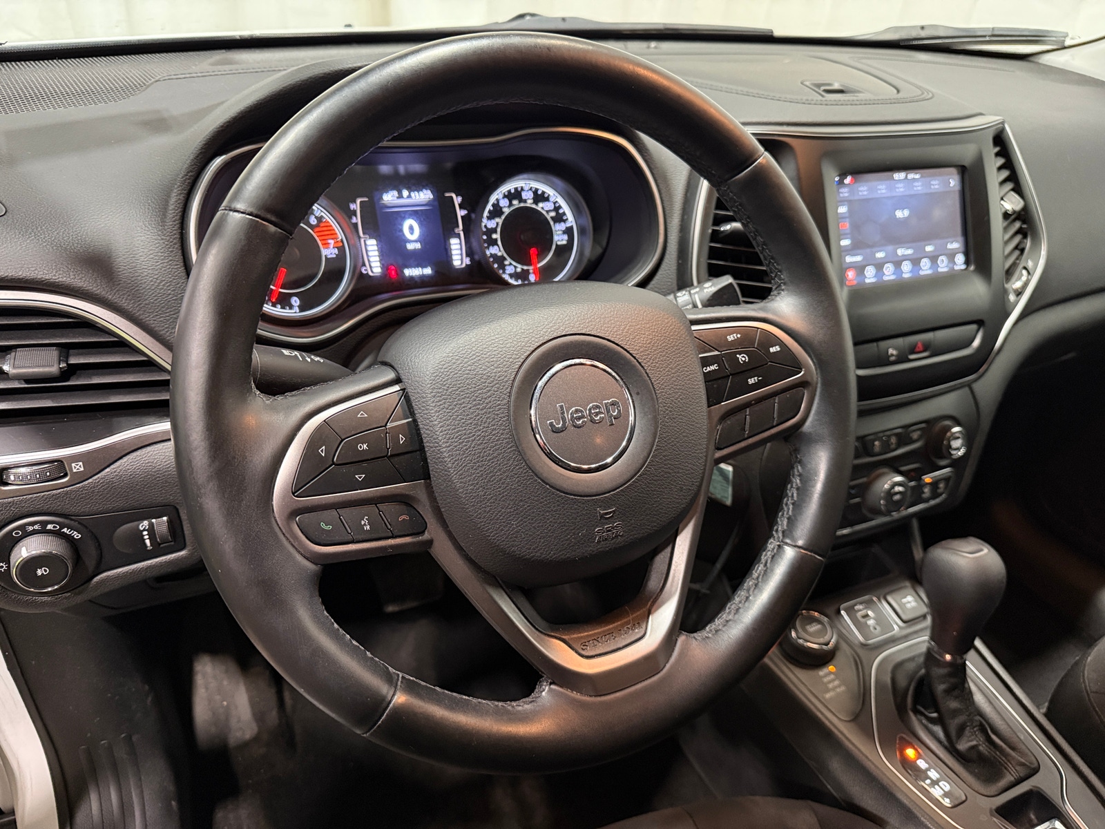 Thumbnail: 2019 Jeep Cherokee - 5