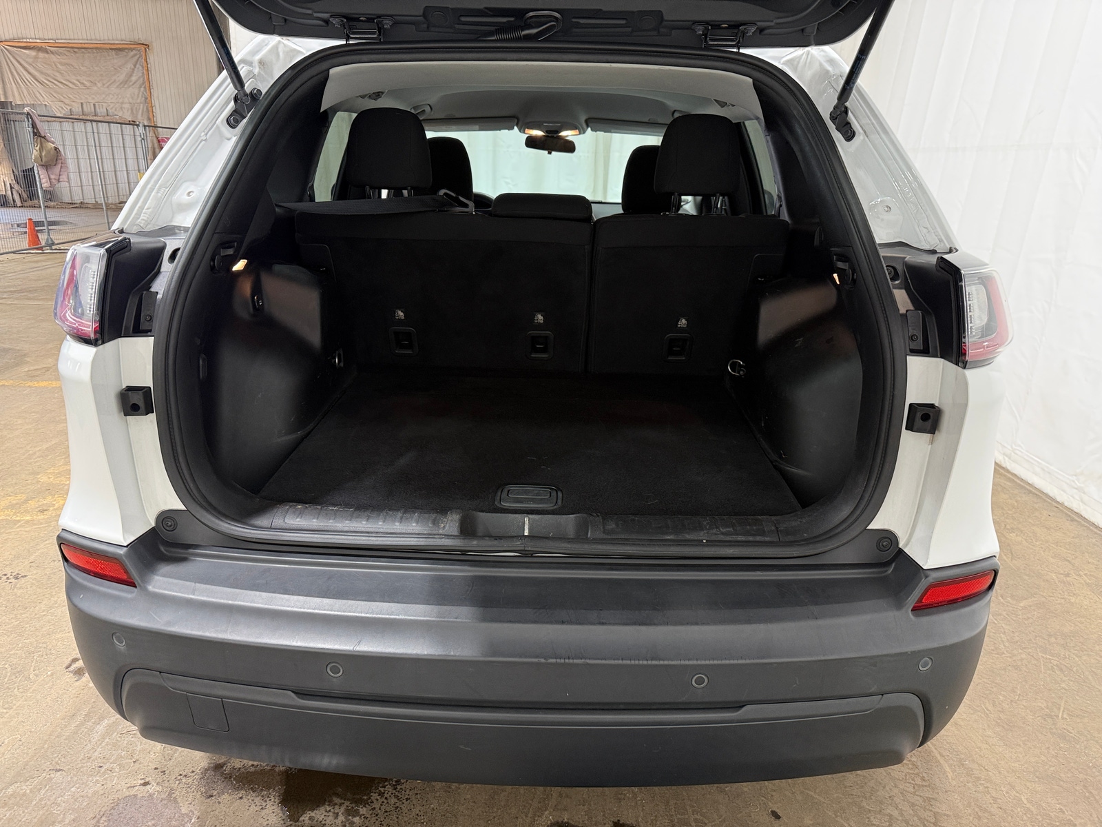 Thumbnail: 2019 Jeep Cherokee - 7