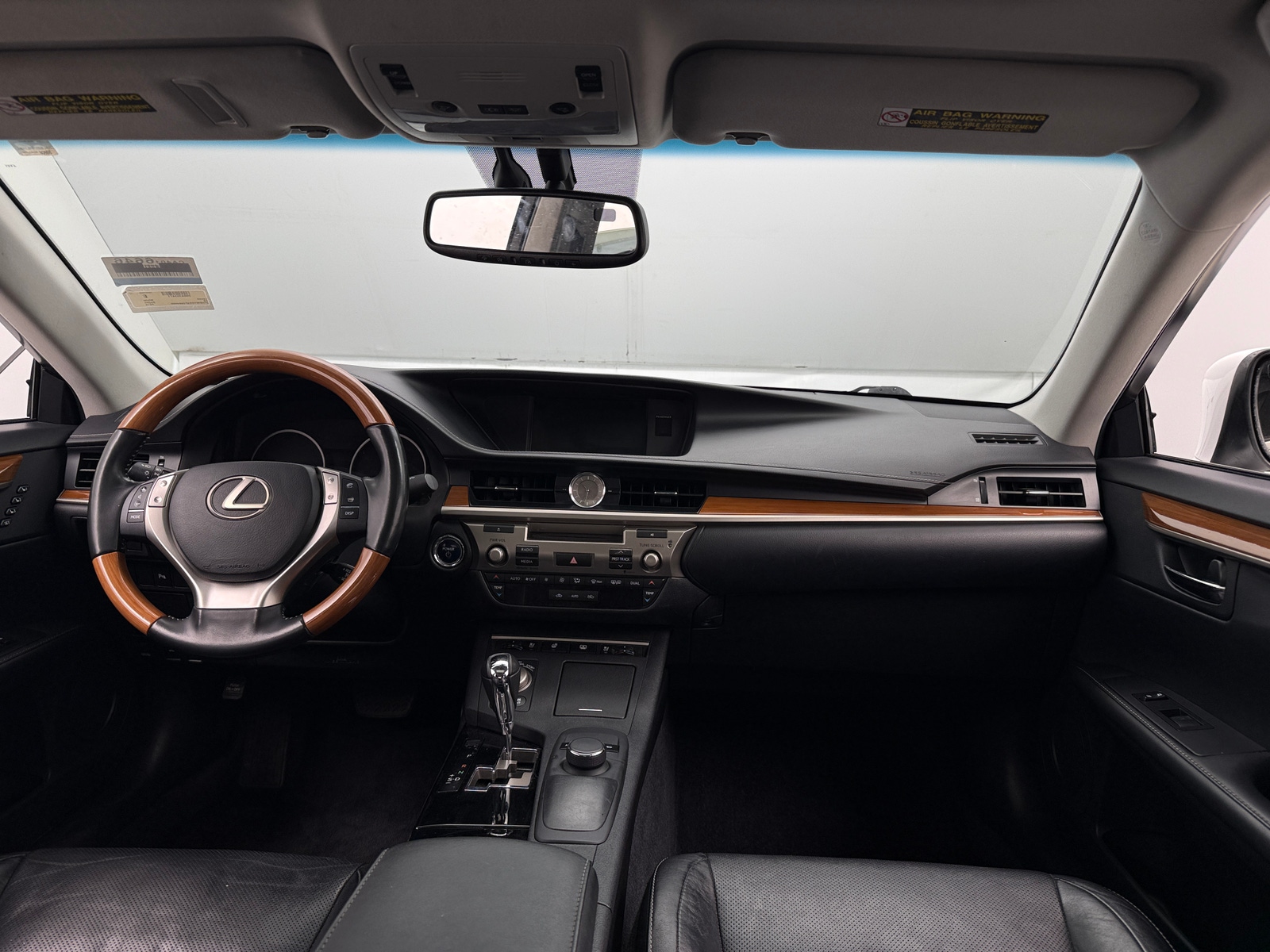 Thumbnail: 2015 Lexus ES - 2