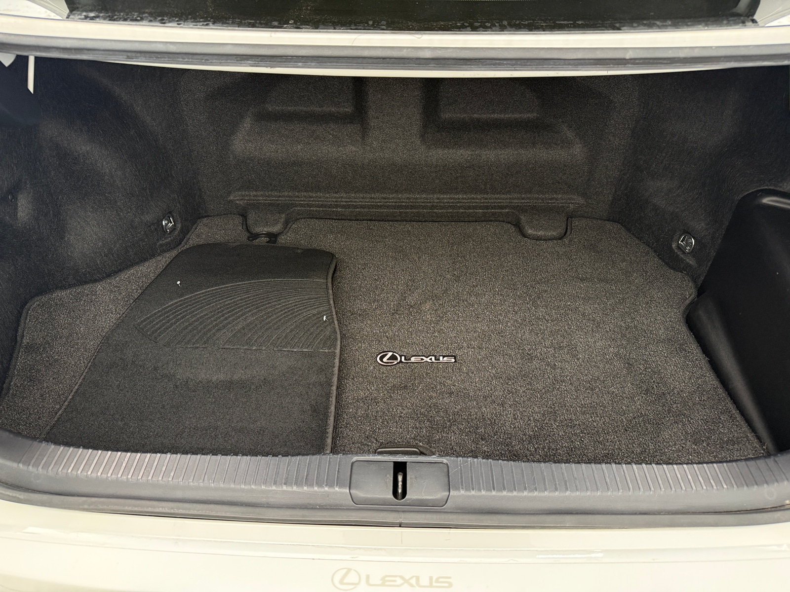 Thumbnail: 2015 Lexus ES - 6