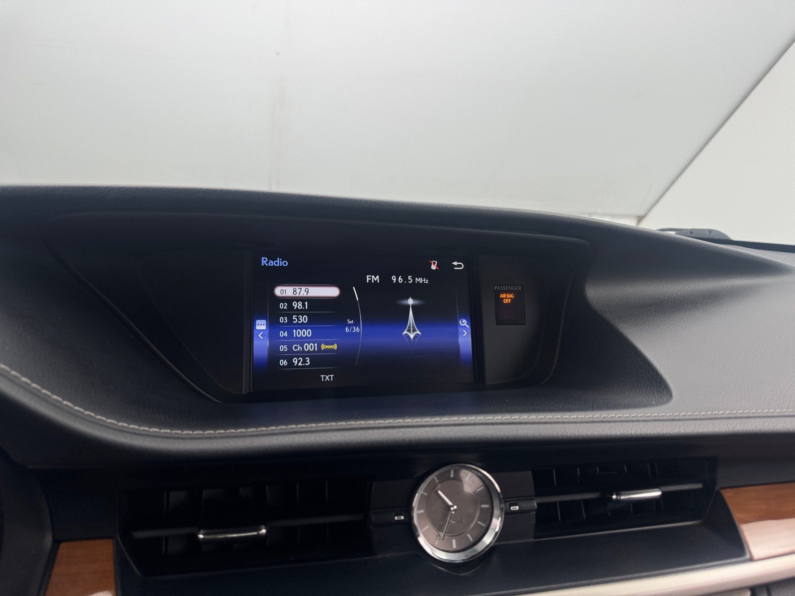 Thumbnail: 2015 Lexus ES - 3