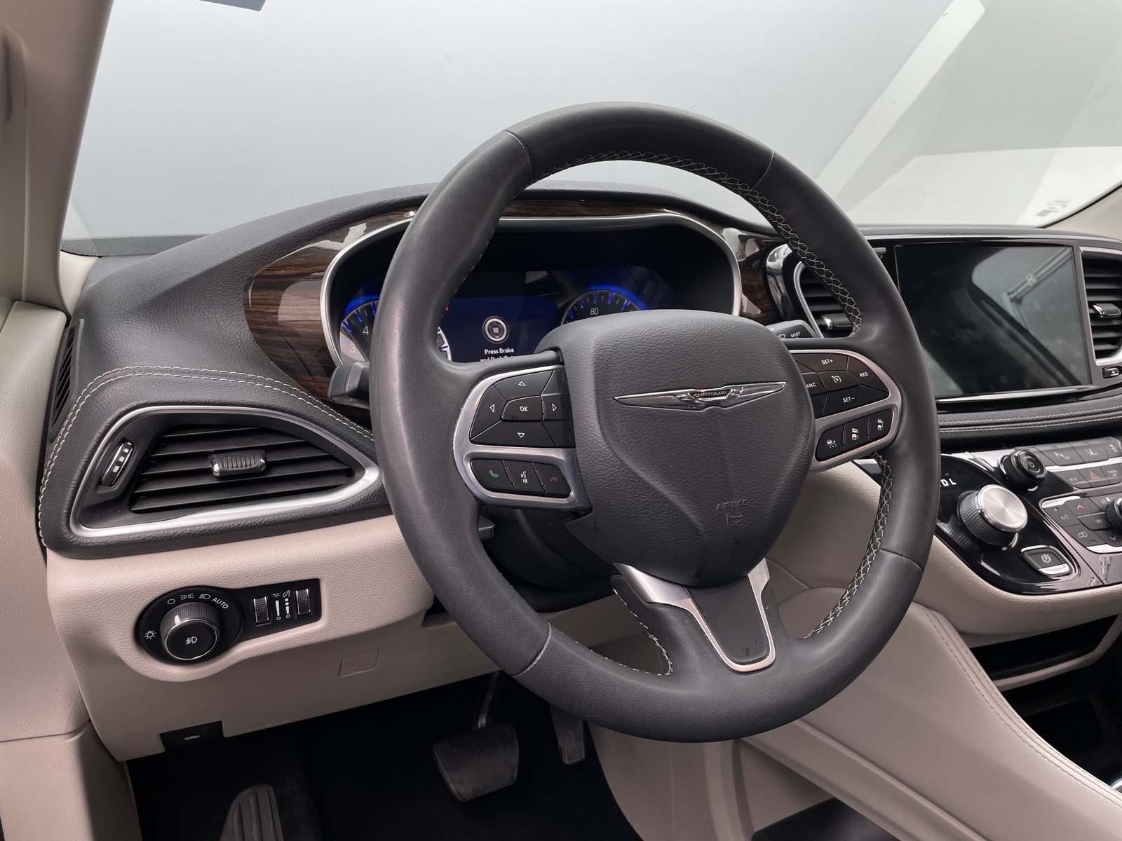 Thumbnail: 2023 Chrysler Pacifica - 4