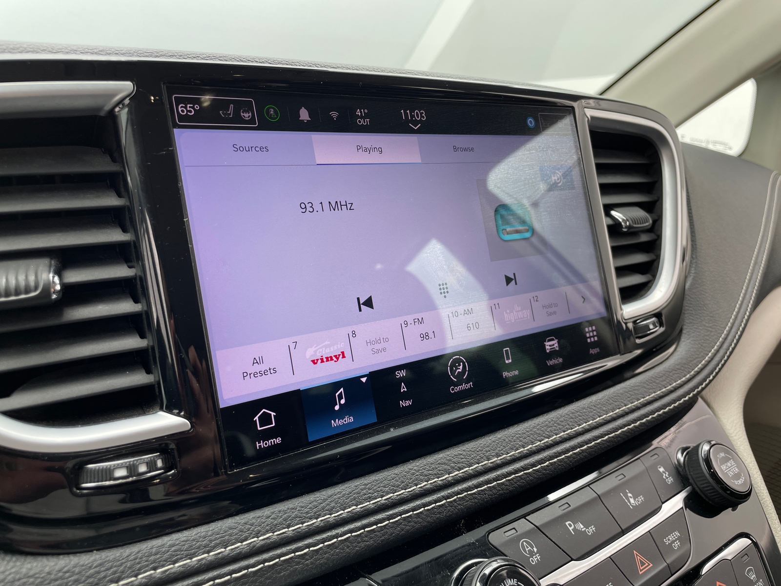 Thumbnail: 2023 Chrysler Pacifica - 3