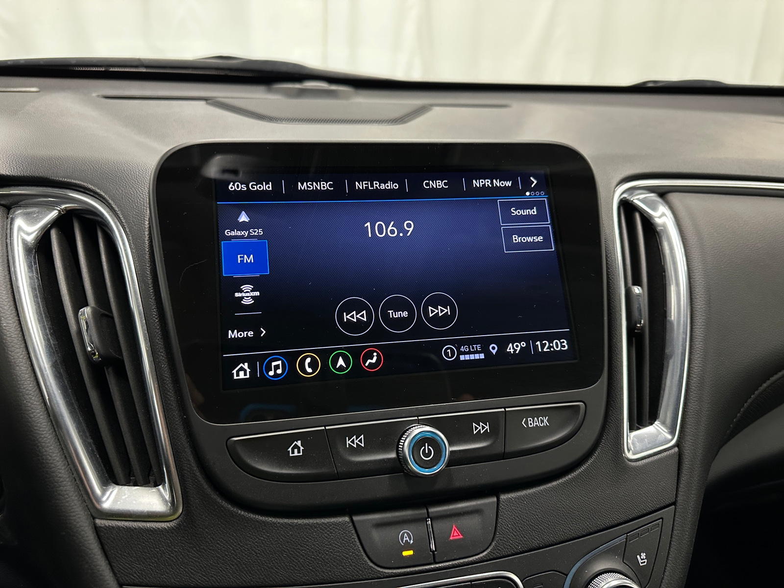 Thumbnail: 2024 Chevrolet Malibu - 3