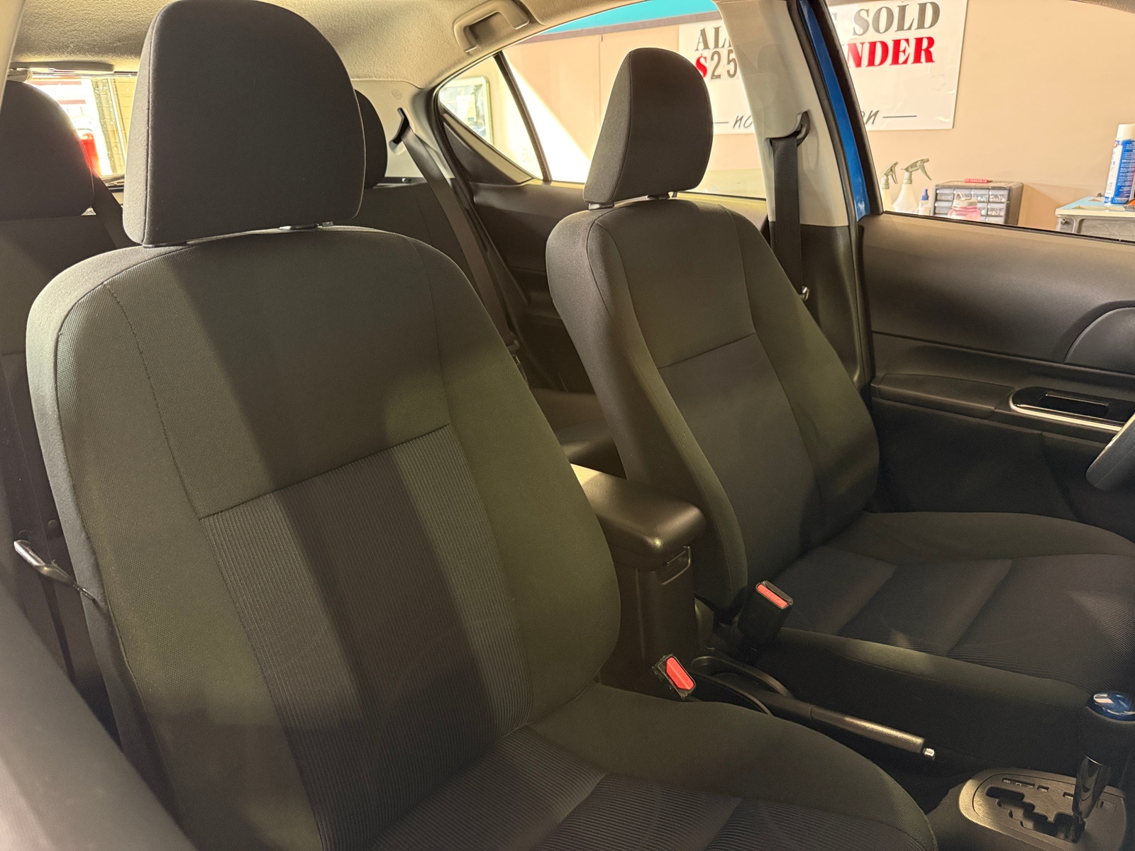 Thumbnail: 2015 Toyota Prius c - 2