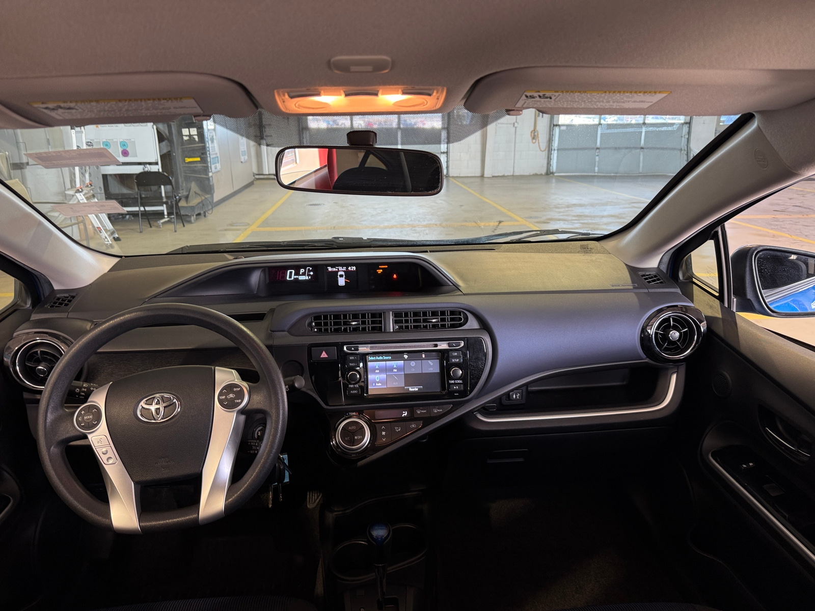 Thumbnail: 2015 Toyota Prius c - 3
