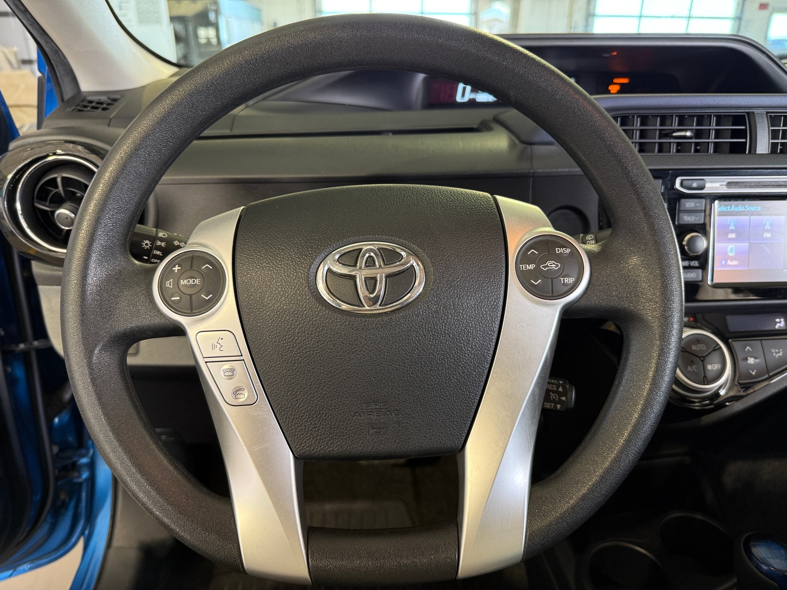 Thumbnail: 2015 Toyota Prius c - 5