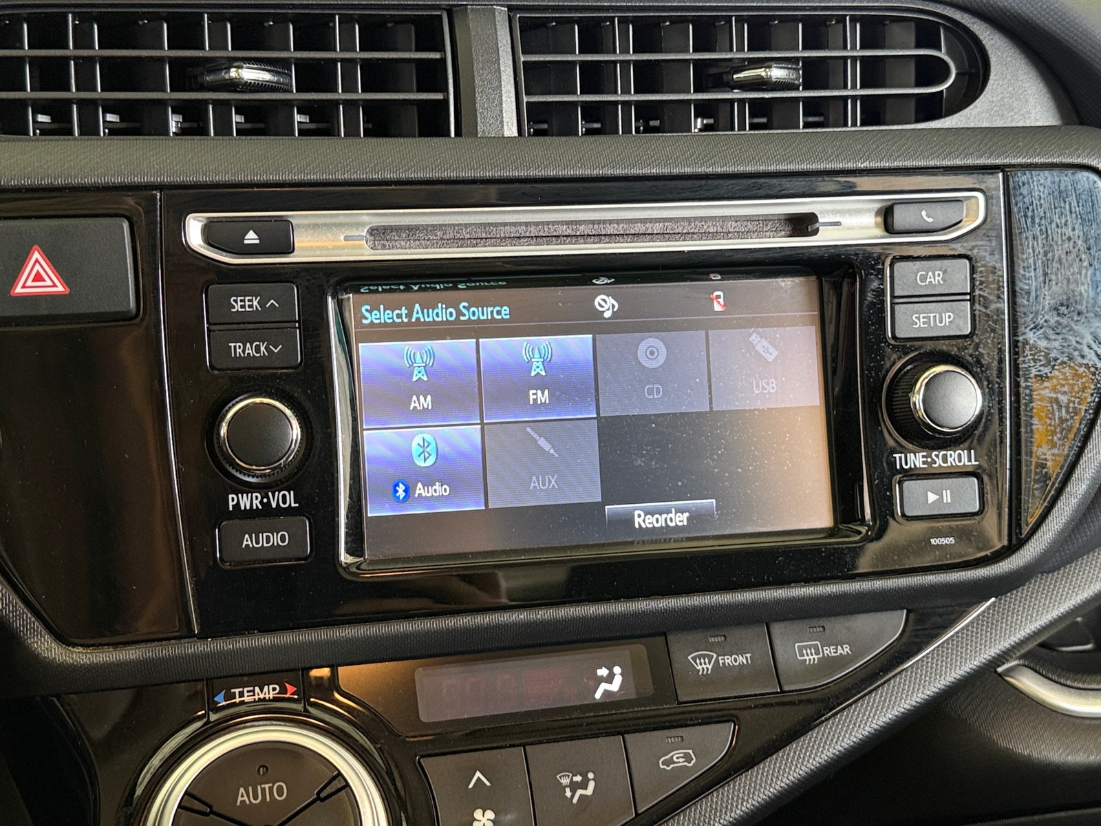 Thumbnail: 2015 Toyota Prius c - 4