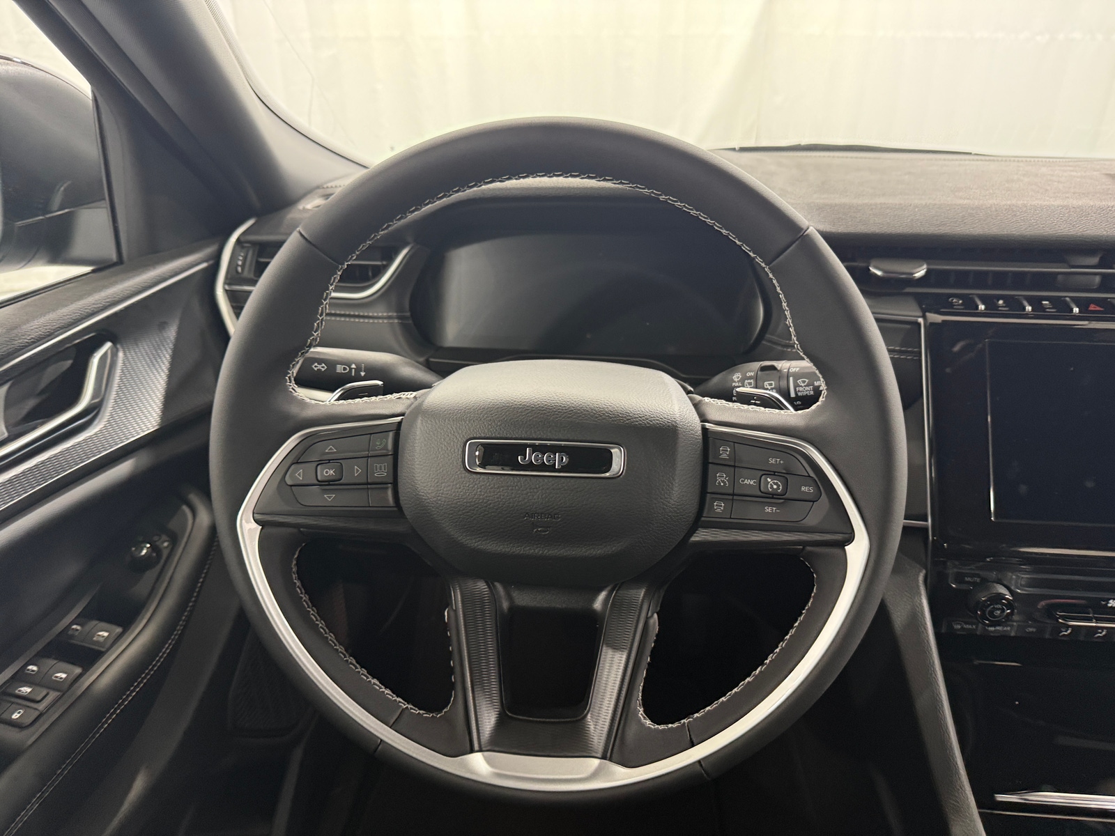 Thumbnail: 2026 Jeep Grand Cherokee - 5