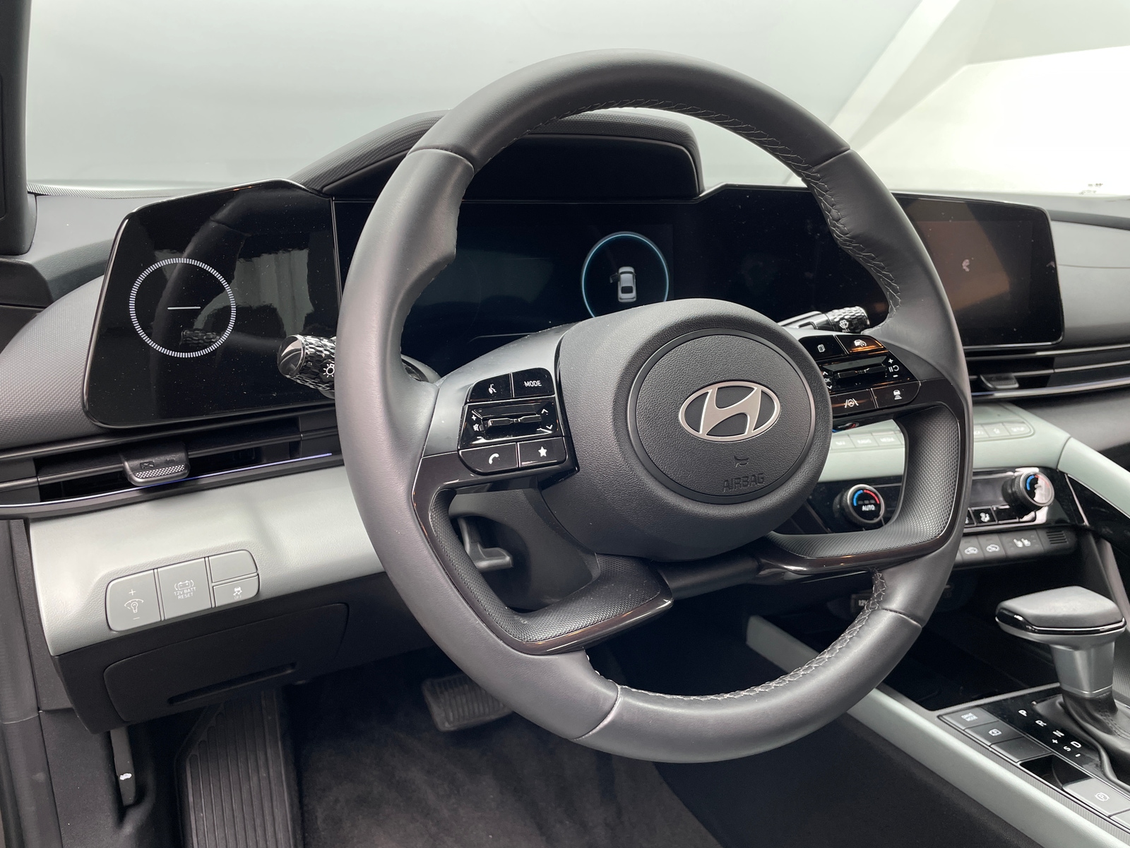 Thumbnail: 2025 Hyundai Elantra - 4